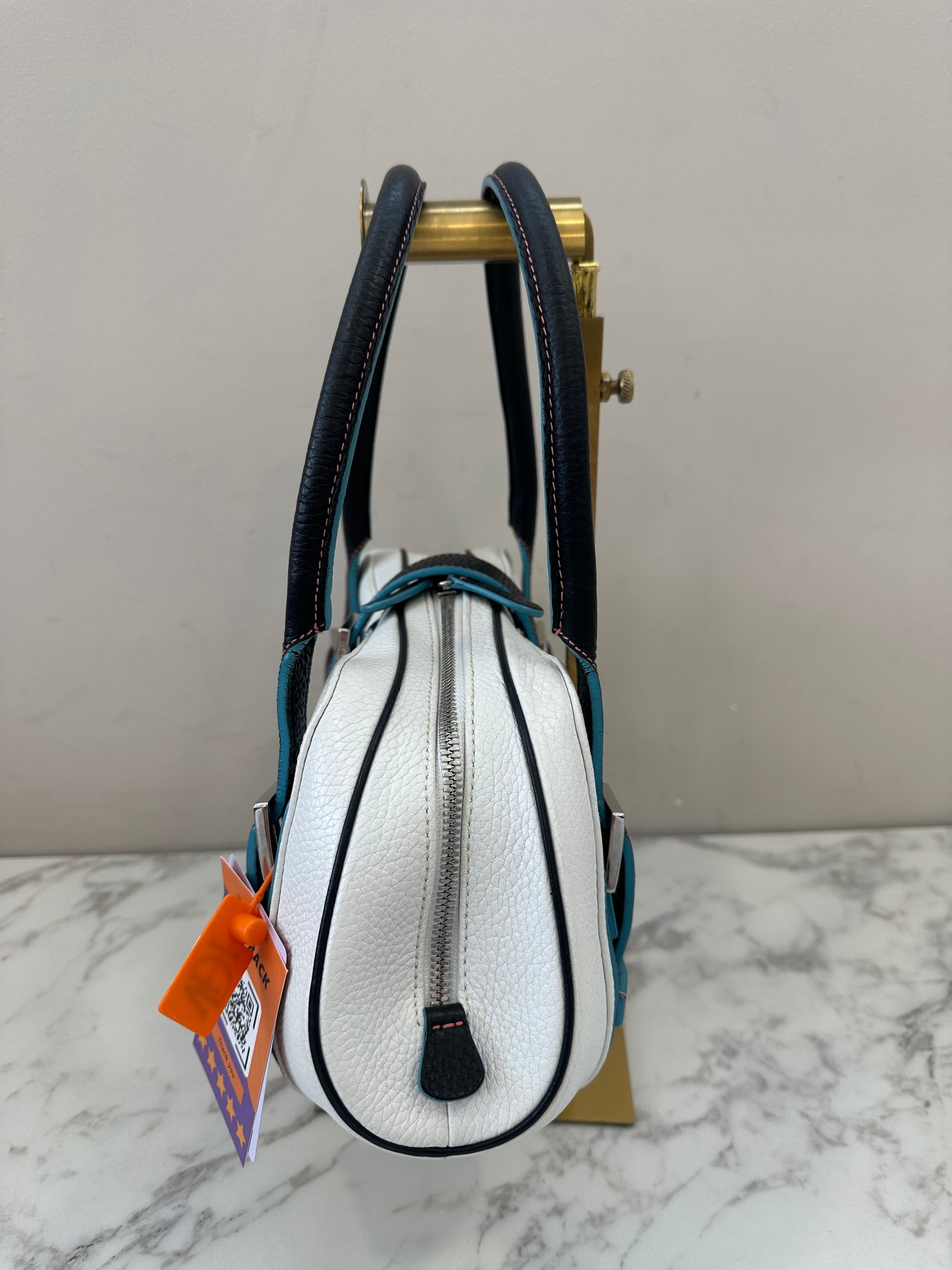 Loewe White