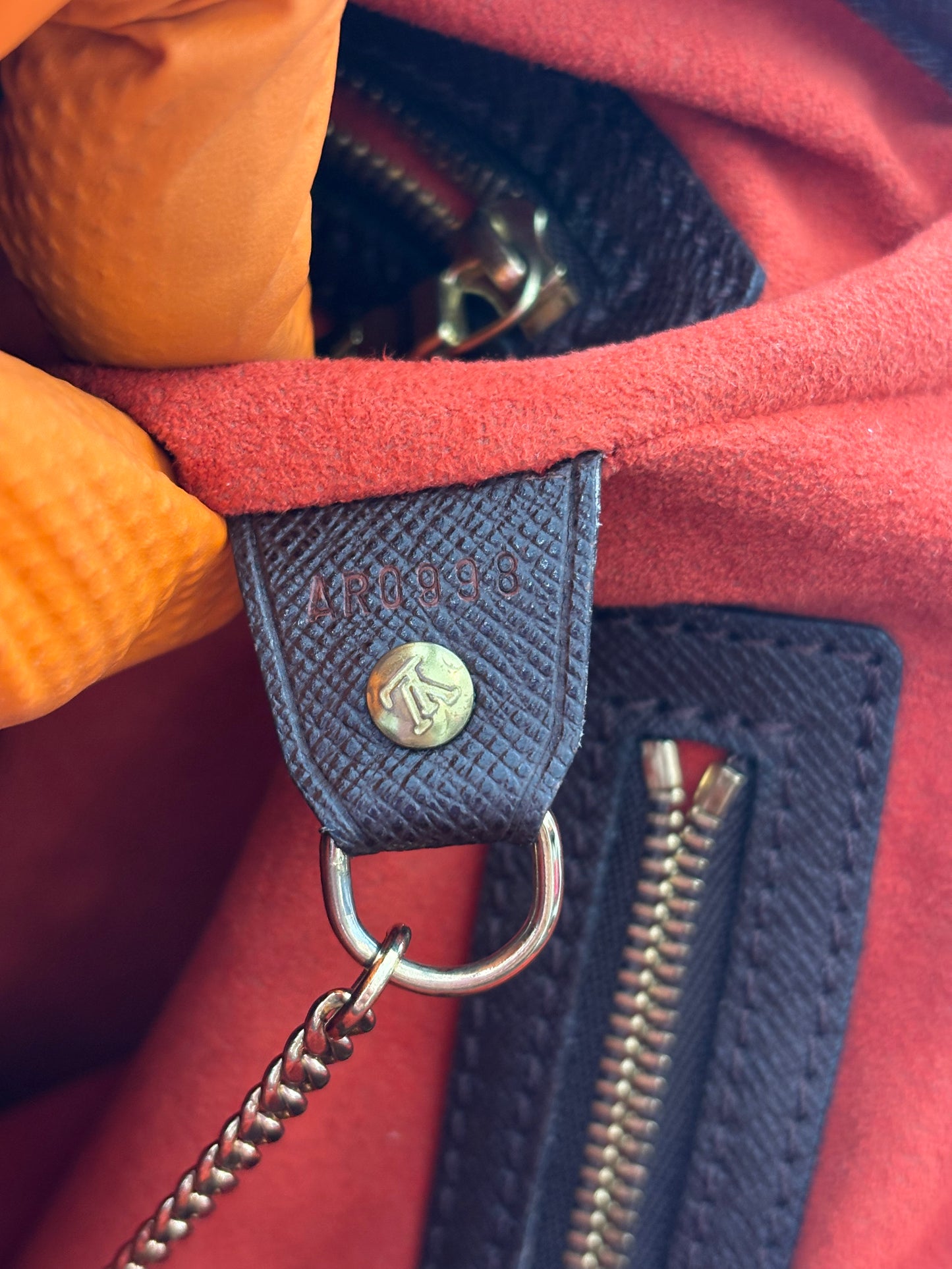 018060 - Louis Vuitton Marais Damier