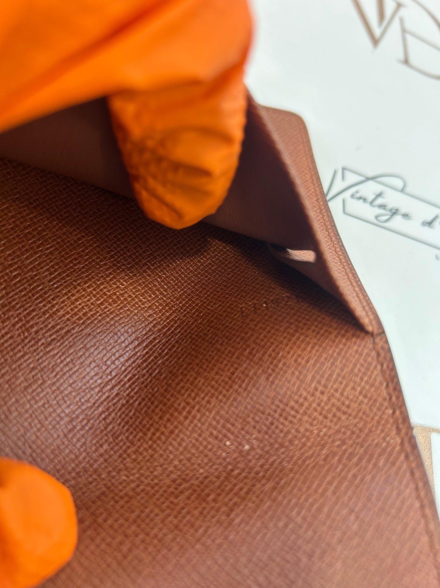 017344 - LV Wallet