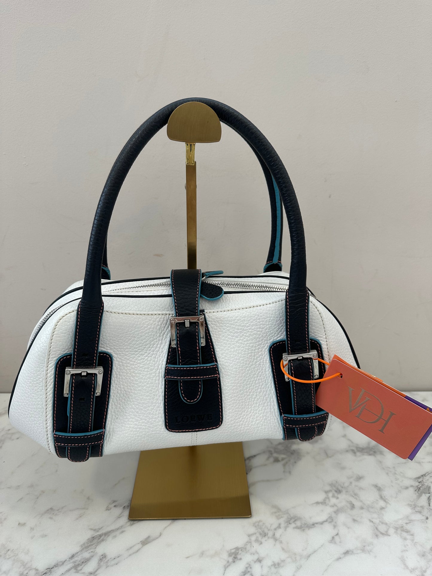 Loewe White