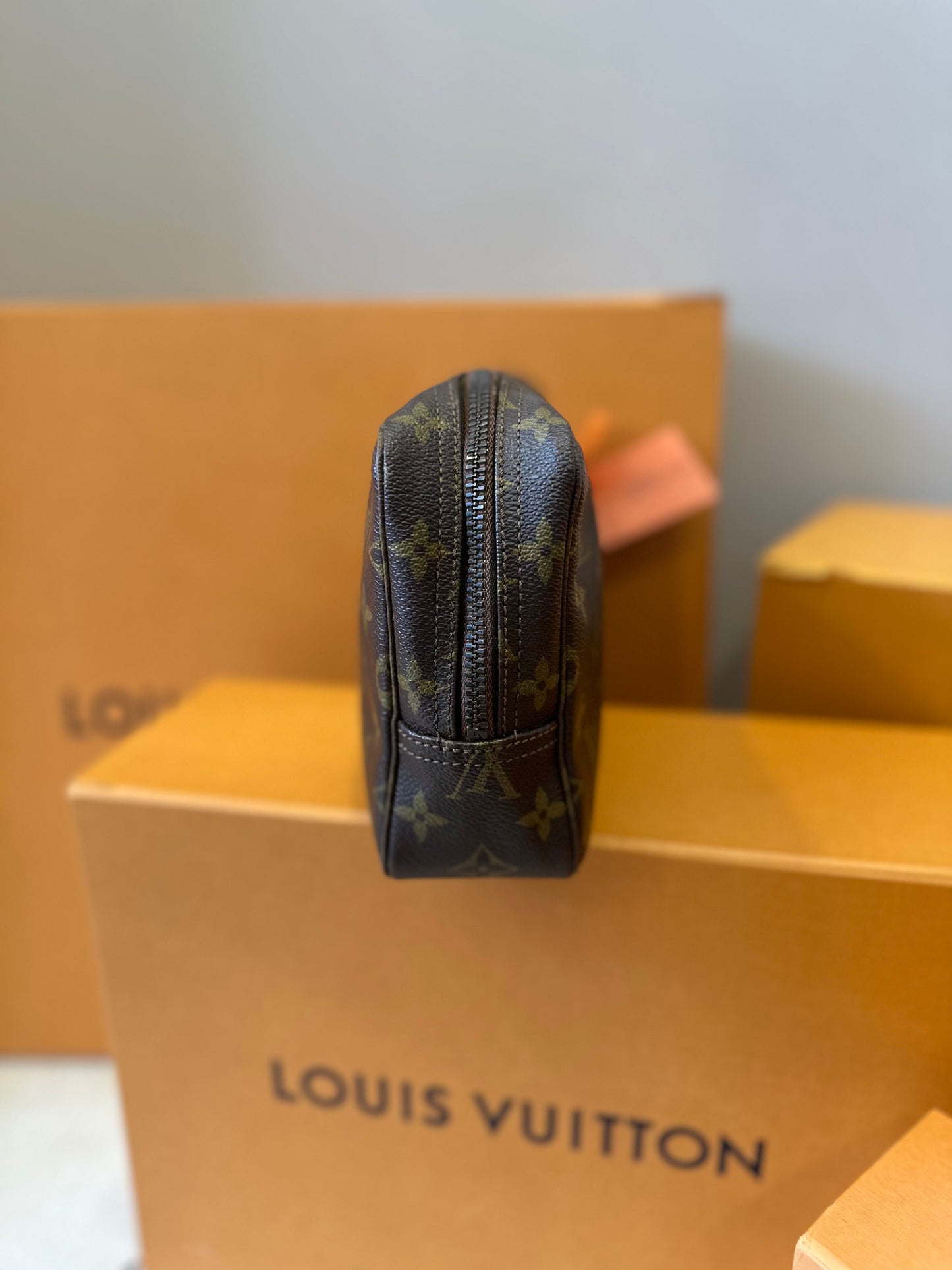 Louis Vuitton Trousse 23