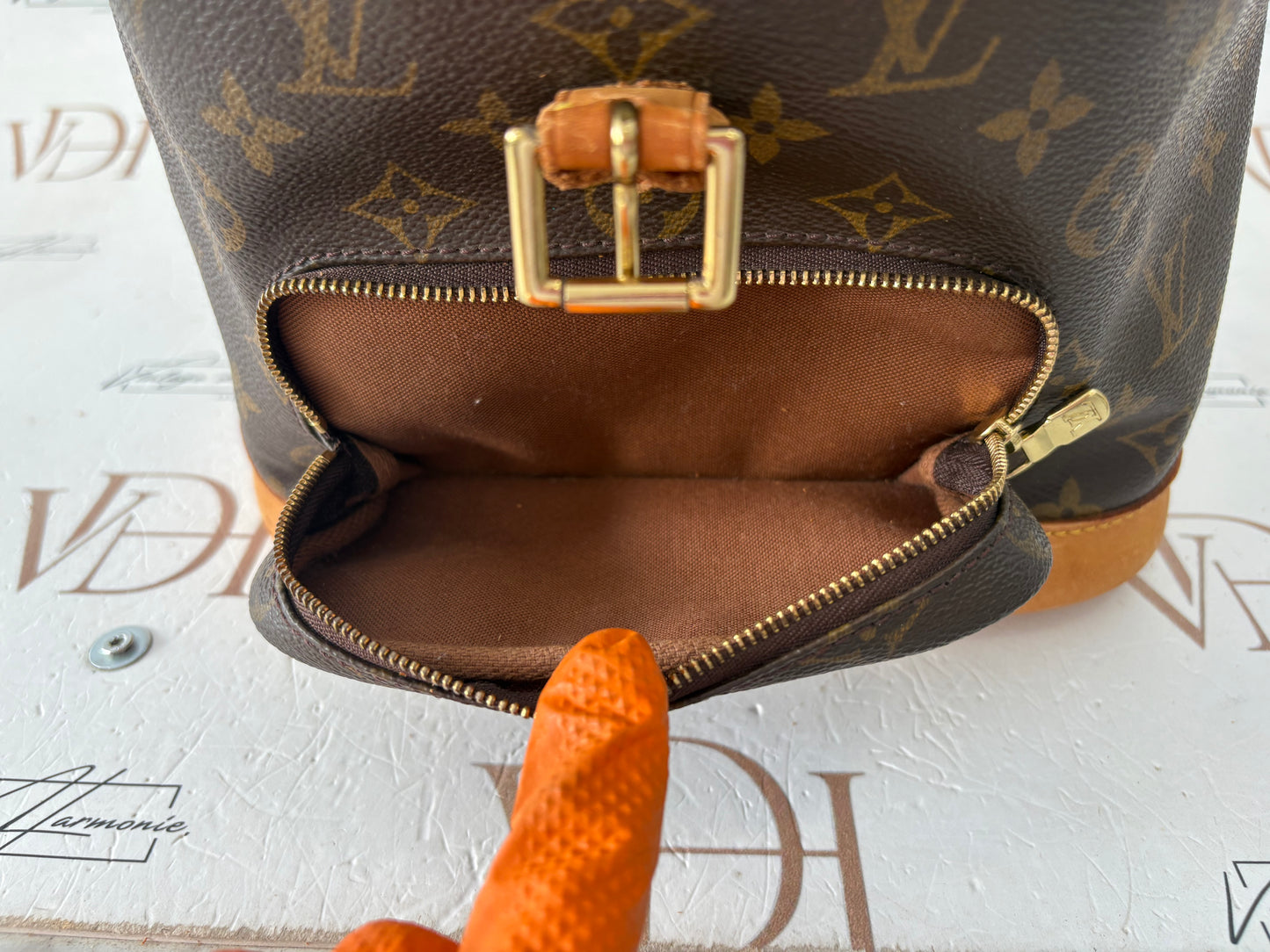 017173 - Louis Vuitton Montsouris MM