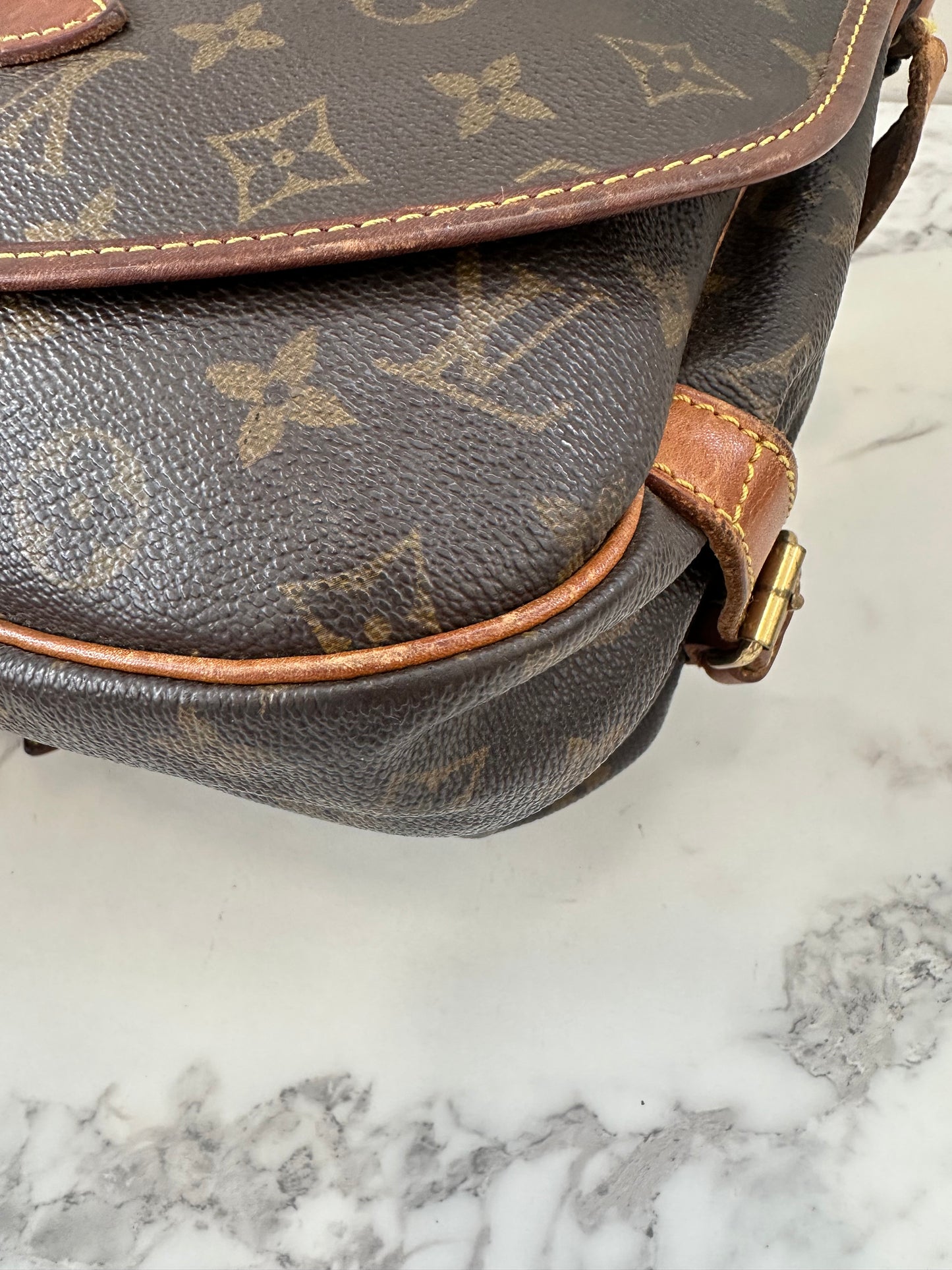 Louis Vuitton Saumur 30