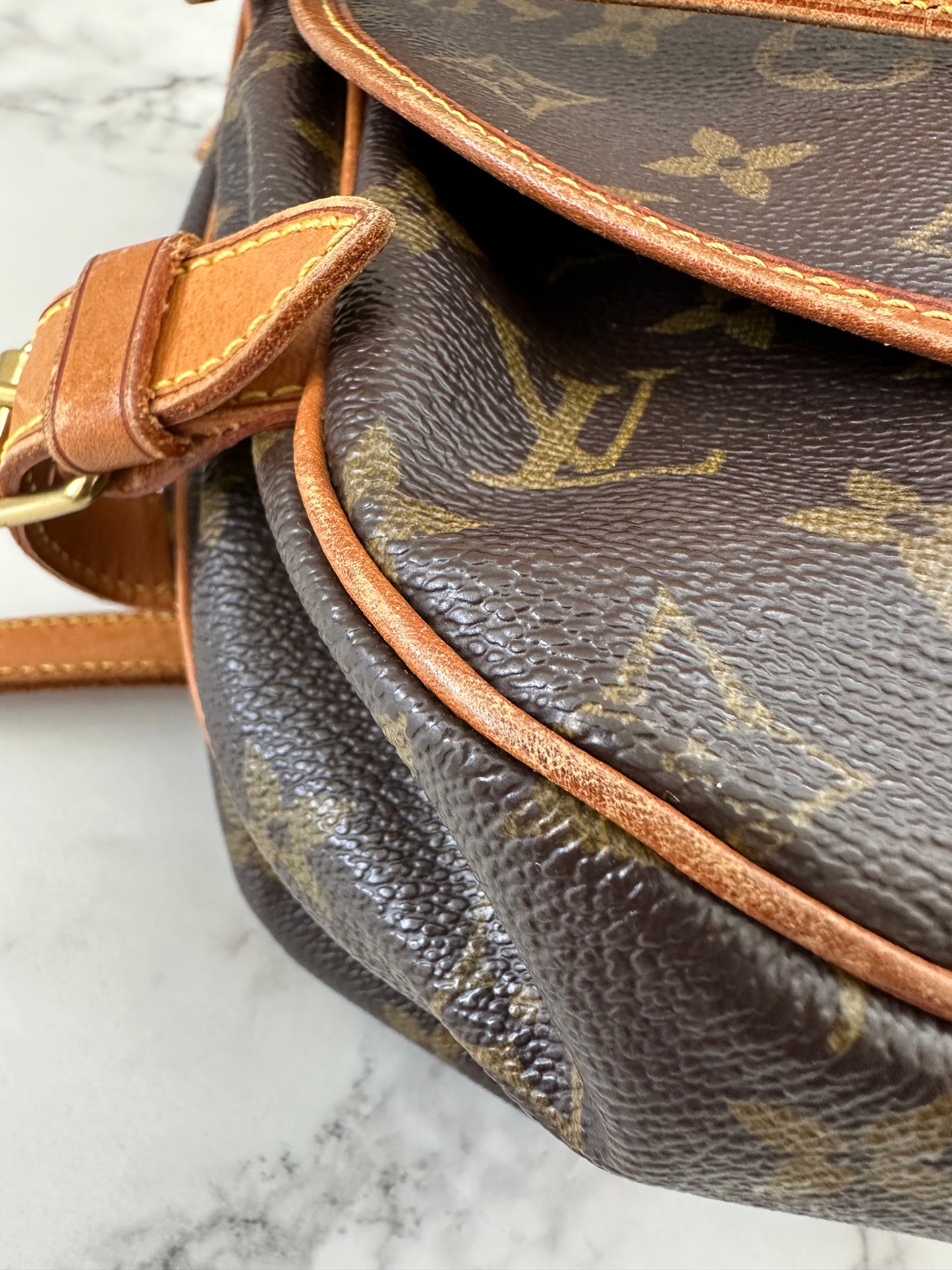 Louis Vuitton Saumur 30