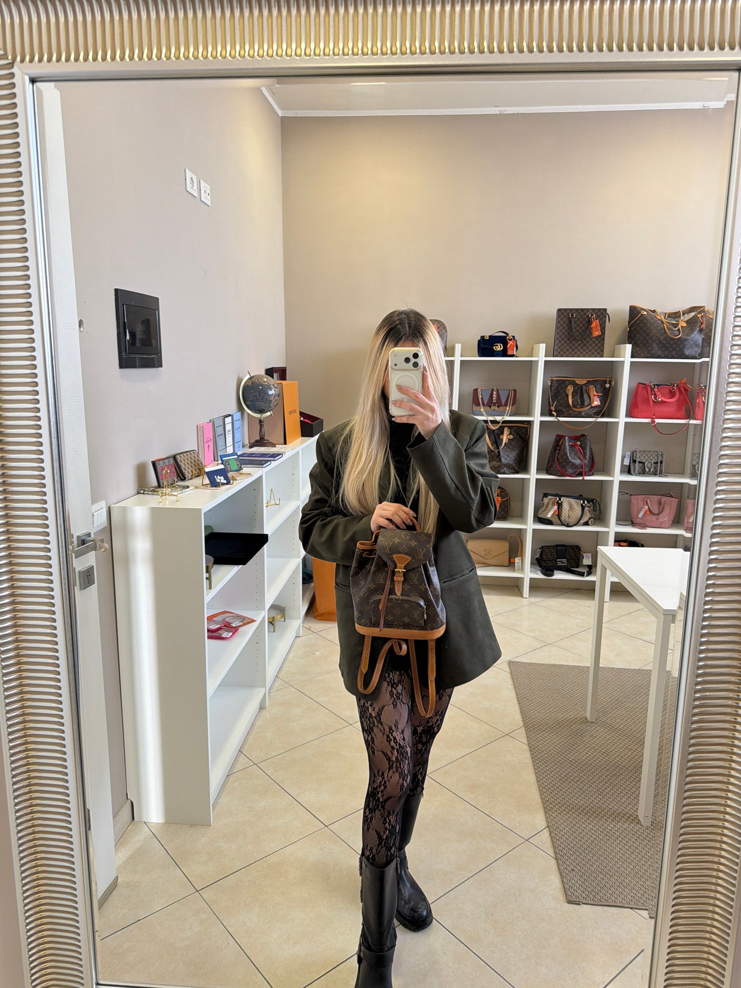 016864 - Louis Vuitton Mini Montsouris