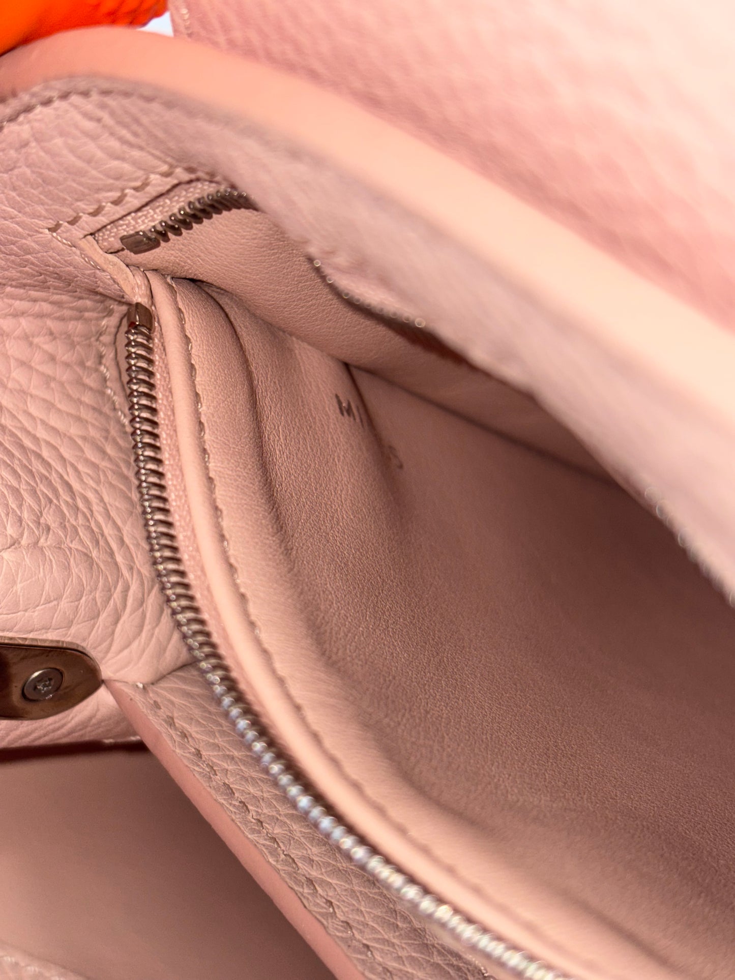 382813 - Louis Vuitton Capucines