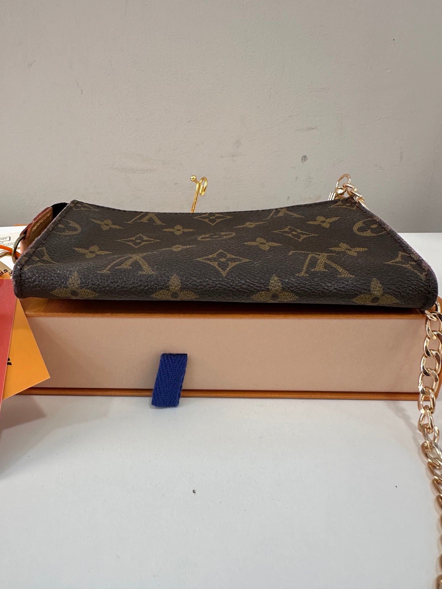 Louis Vuitton Pochette Bucket