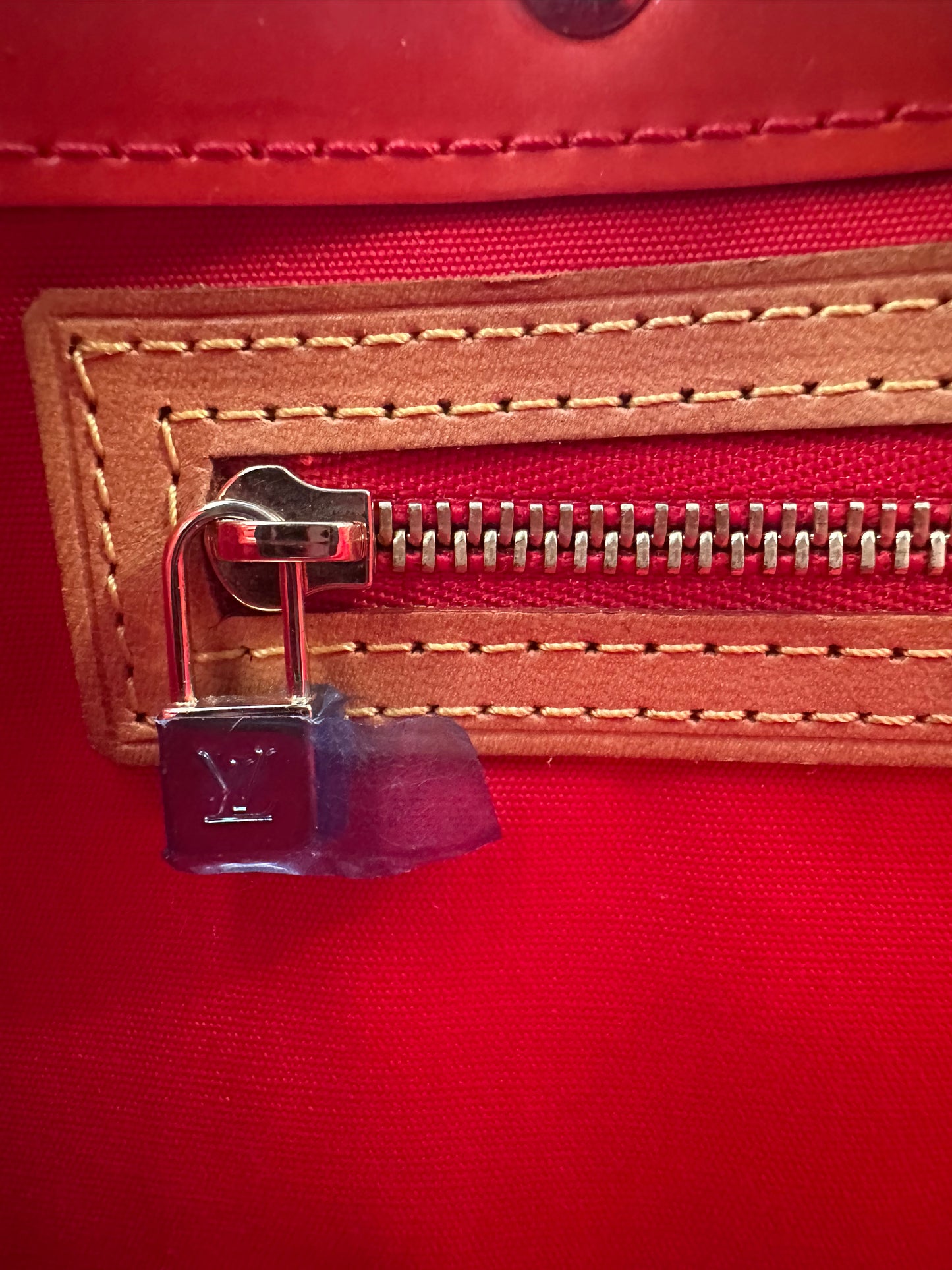 Louis Vuitton Reade PM Vernis Red