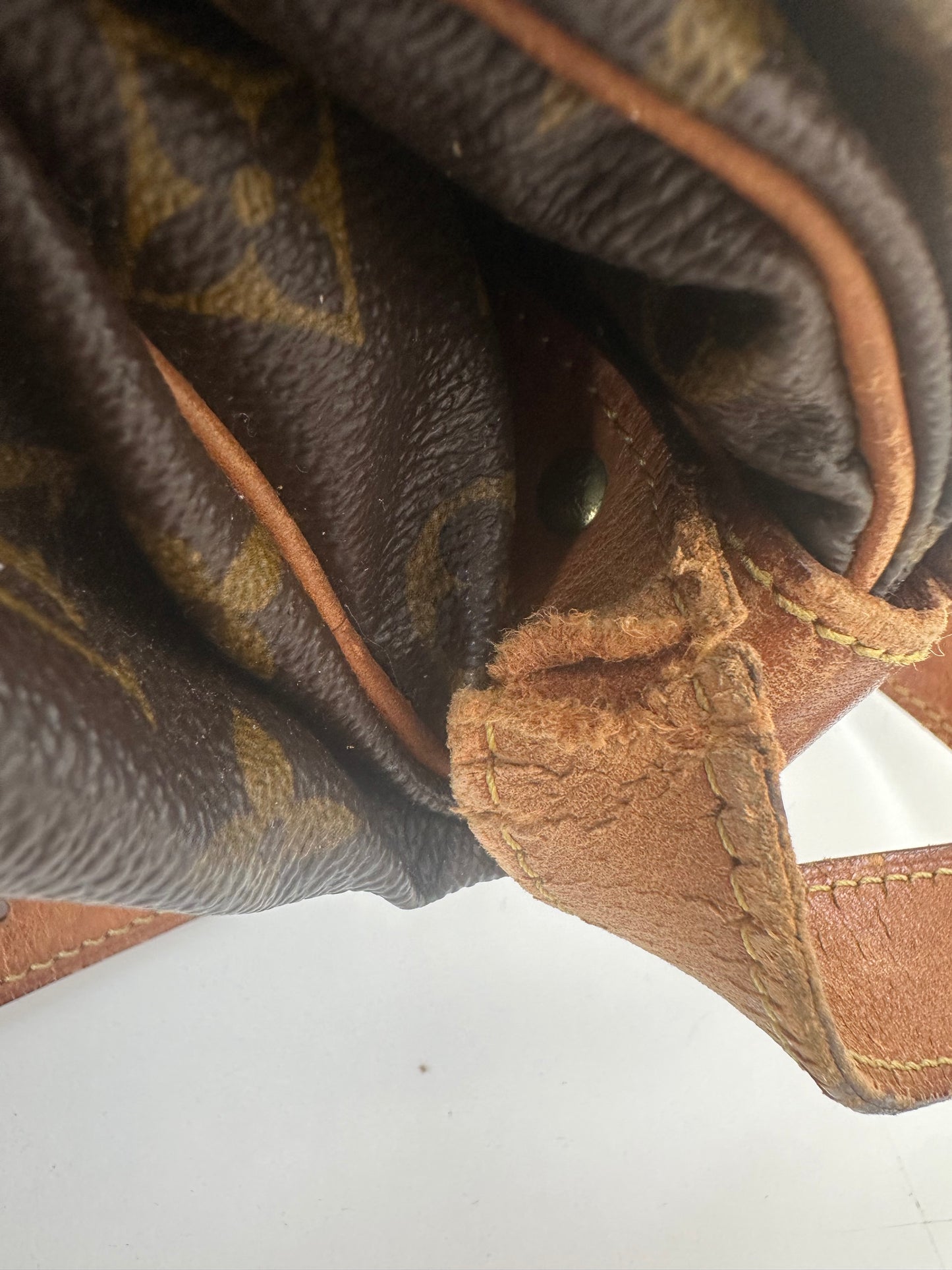 Louis Vuitton Saumur35