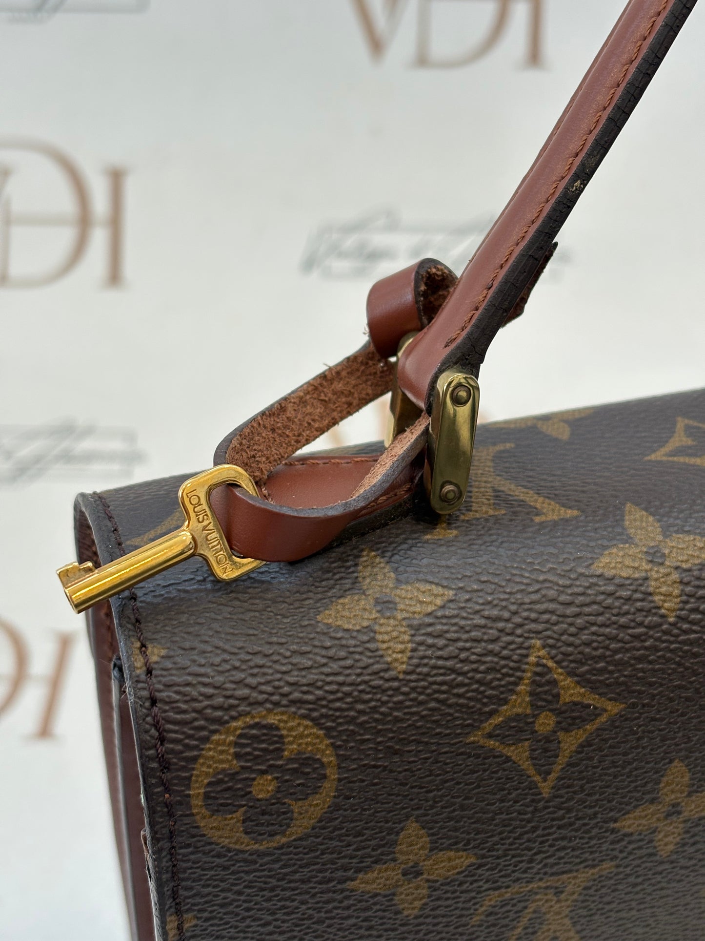 018220 - Louis Vuitton Concorde