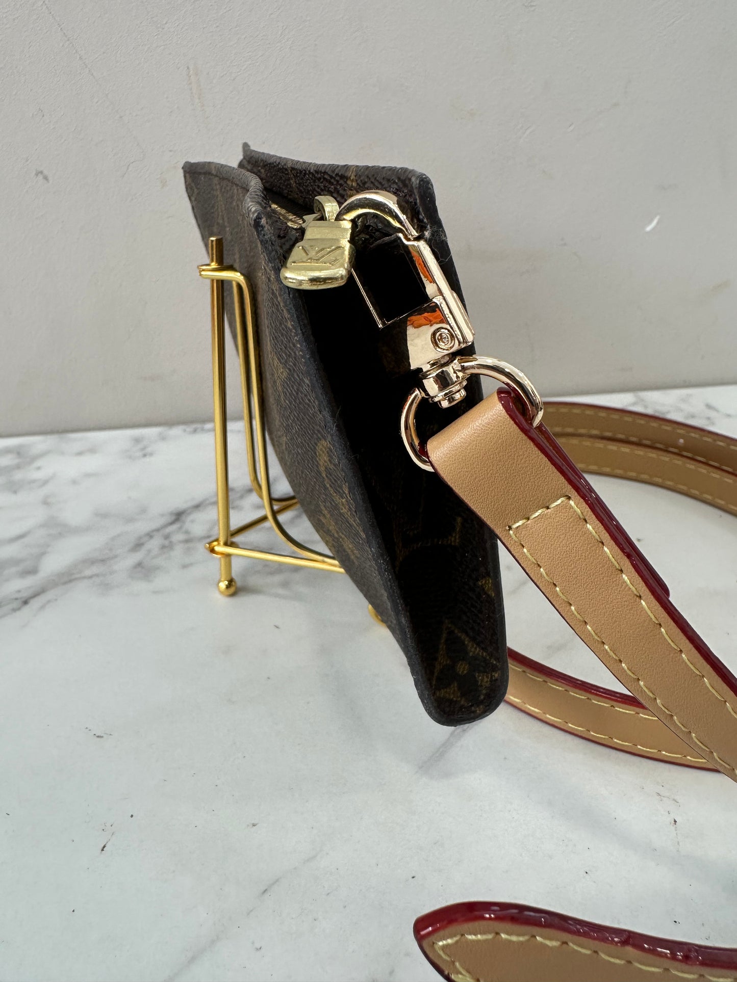 Louis Vuitton Pochette Bucket