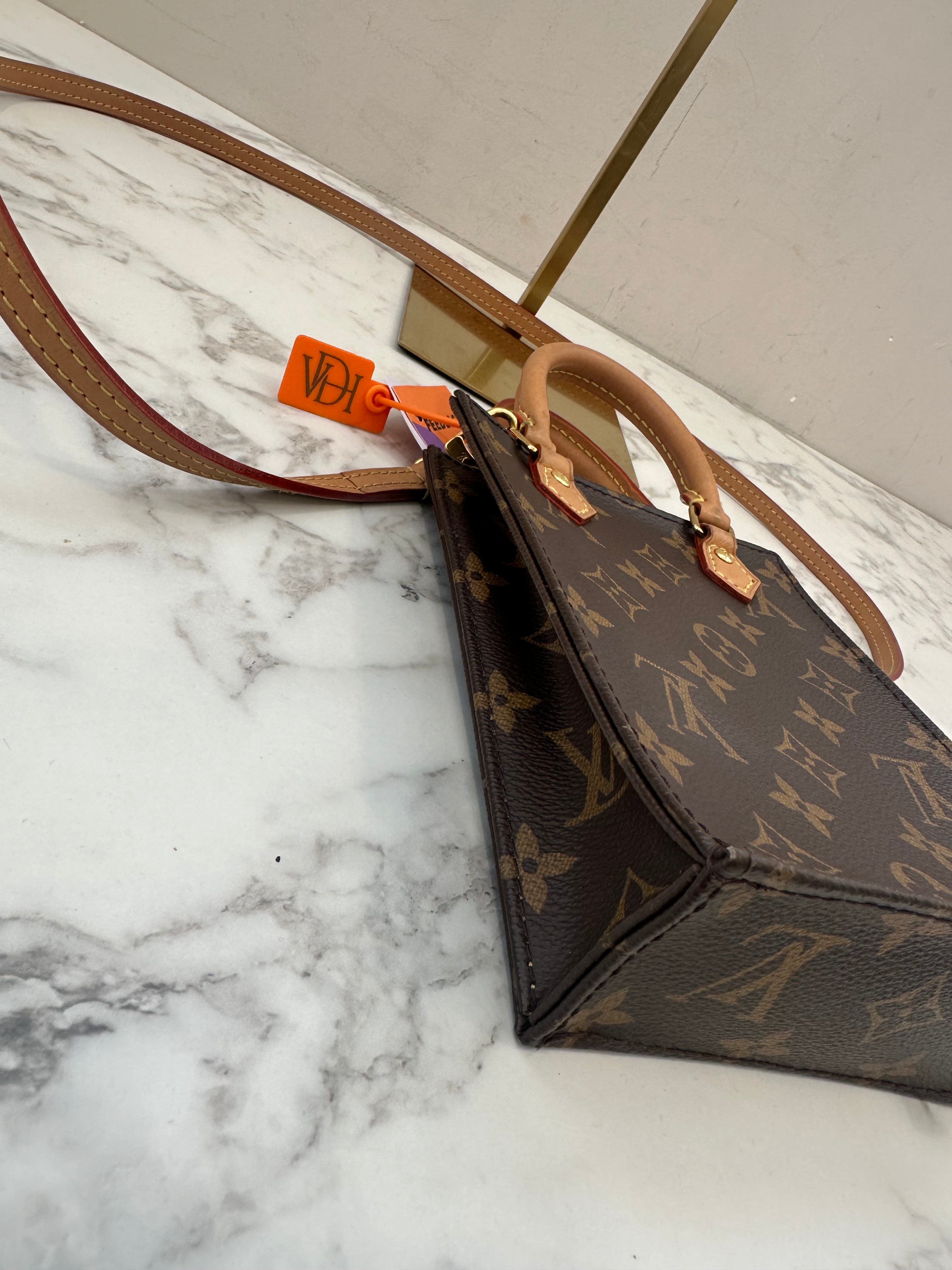 Louis Vuitton Petite Sac Plat