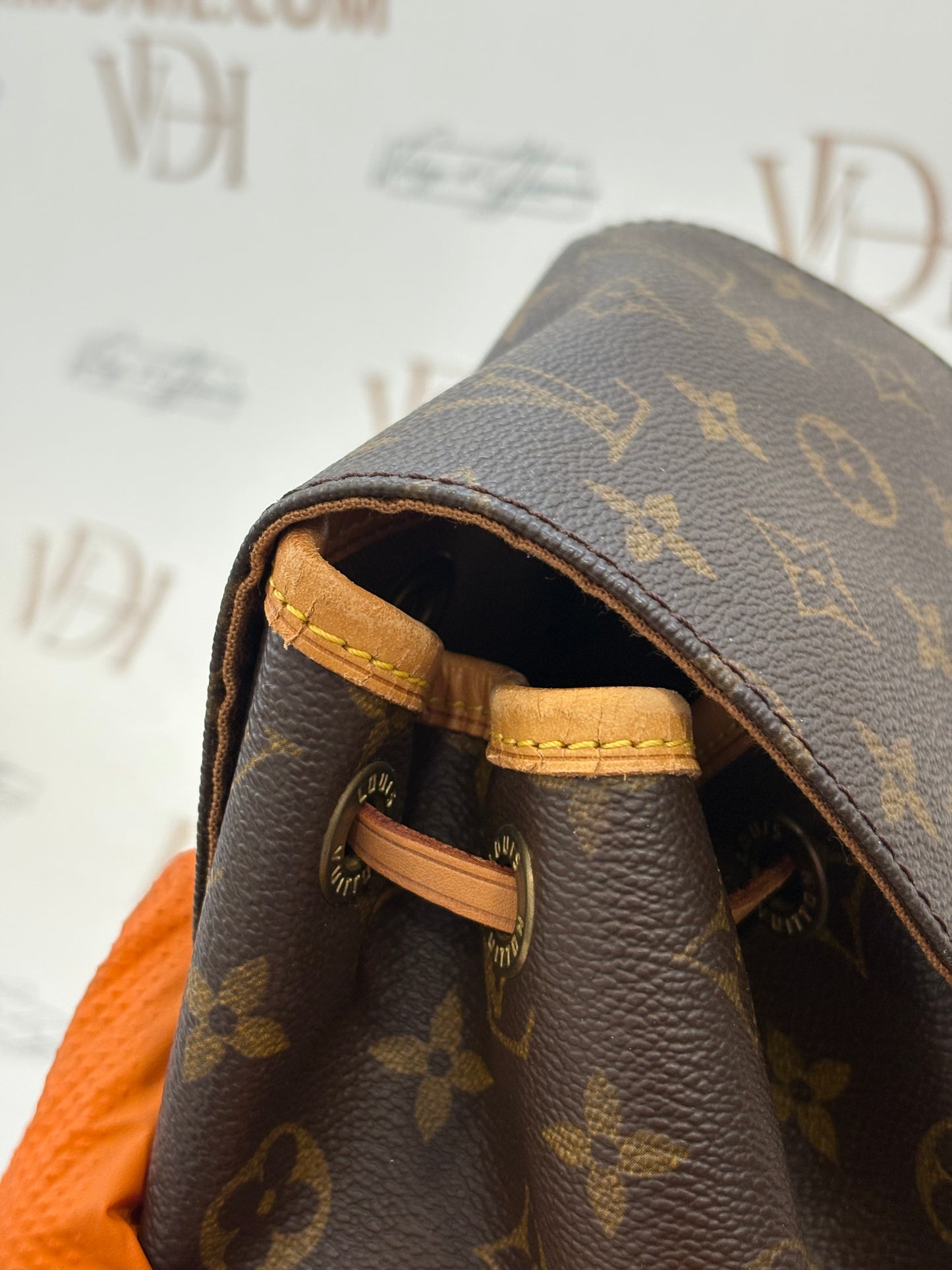 018531 - Louis Vuitton Montsouris MM