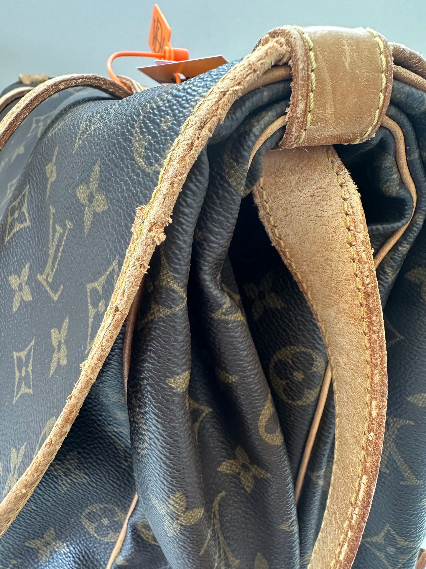Louis Vuitton Saumur 43