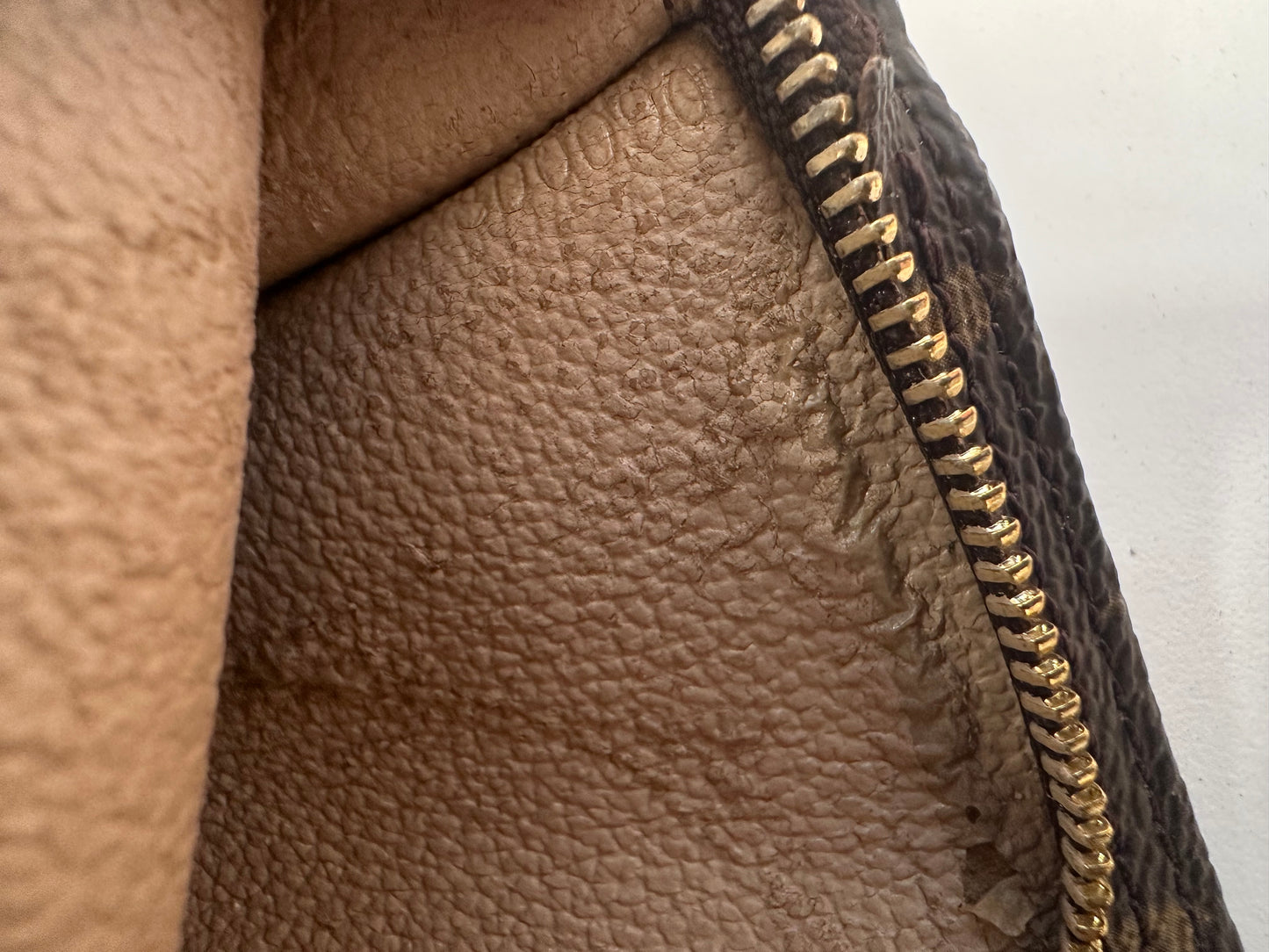 Louis Vuitton Pochette Bucket