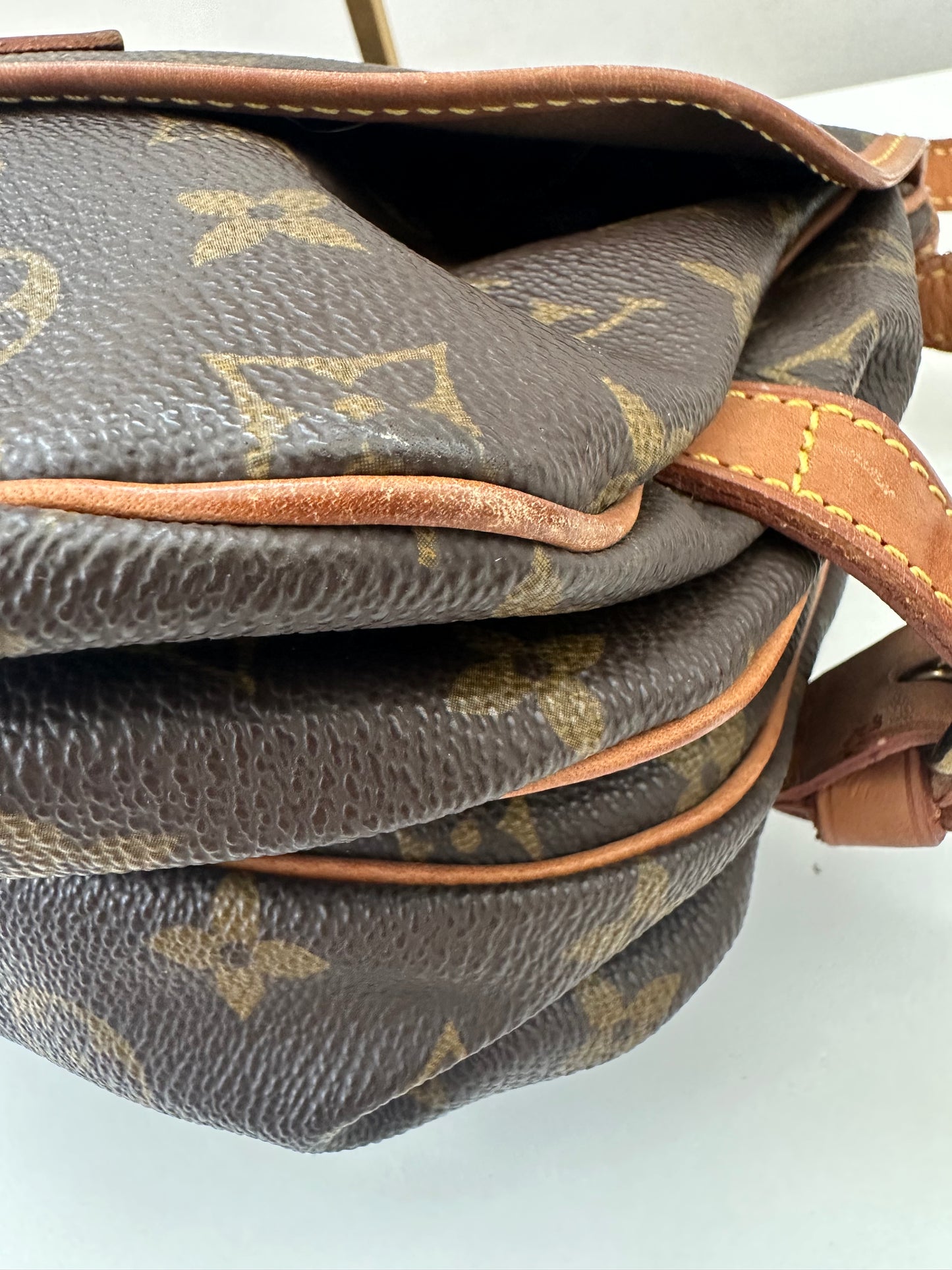 Louis Vuitton Saumur 30