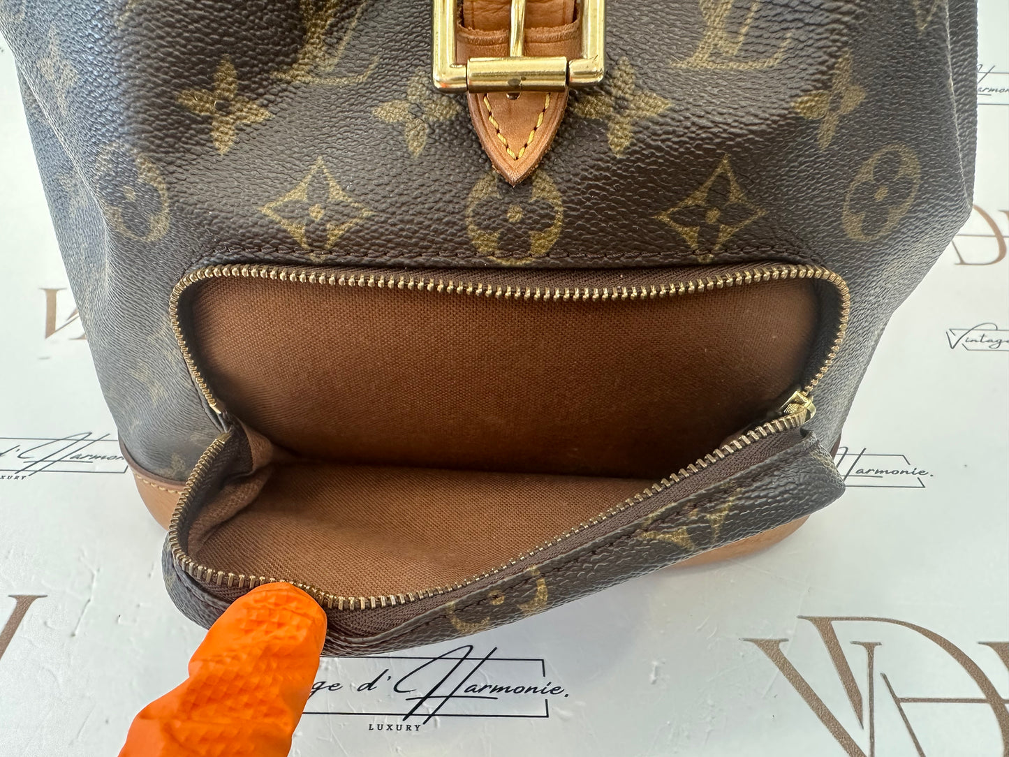 017767 - Louis Vuitton Montsouris MM