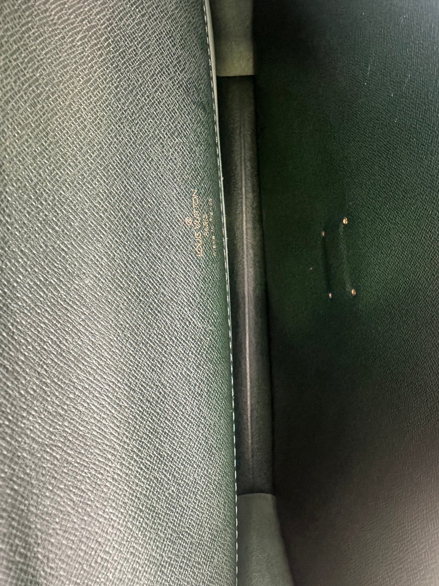 Louis Vuitton Taiga Serviette Kourad