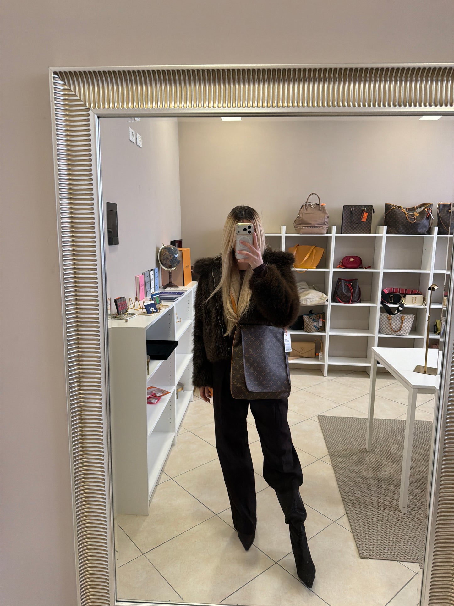 017918 - Louis Vuitton Musette
