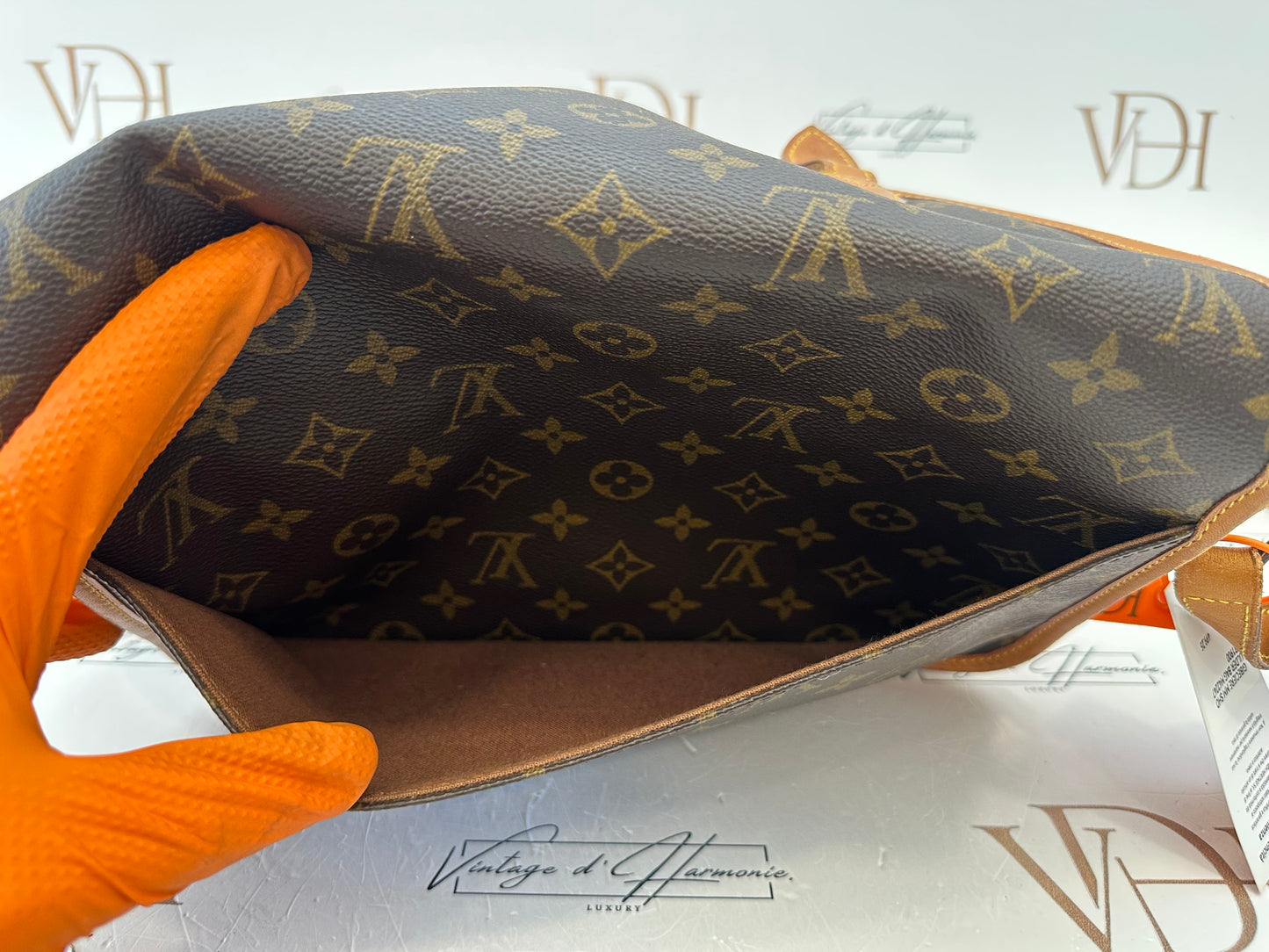 017830 - Louis Vuitton Gibeciere MM