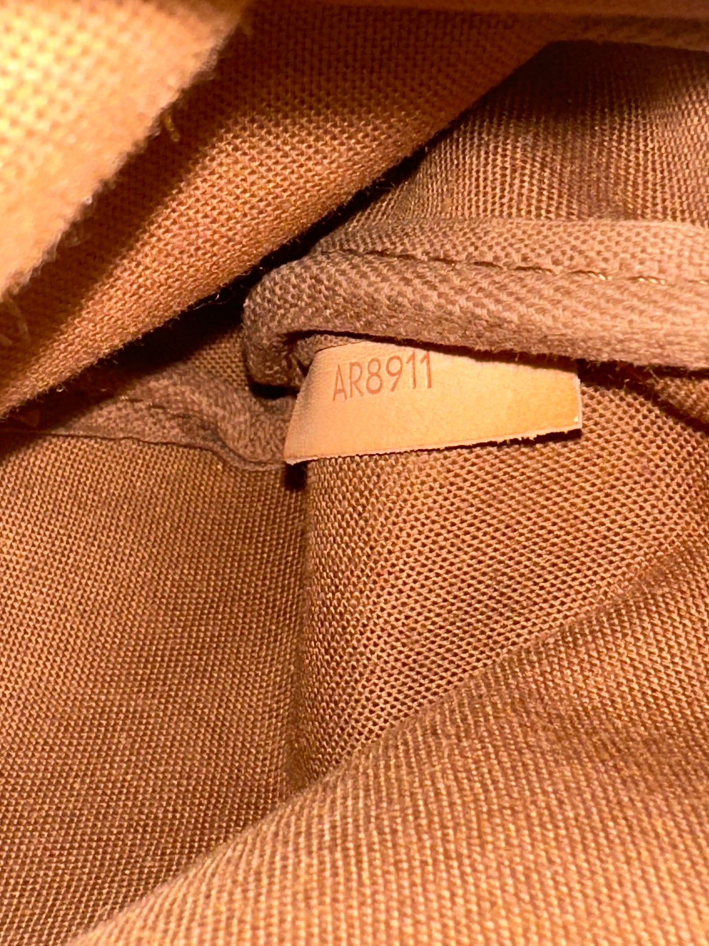 Louis Vuitton Saumur 30