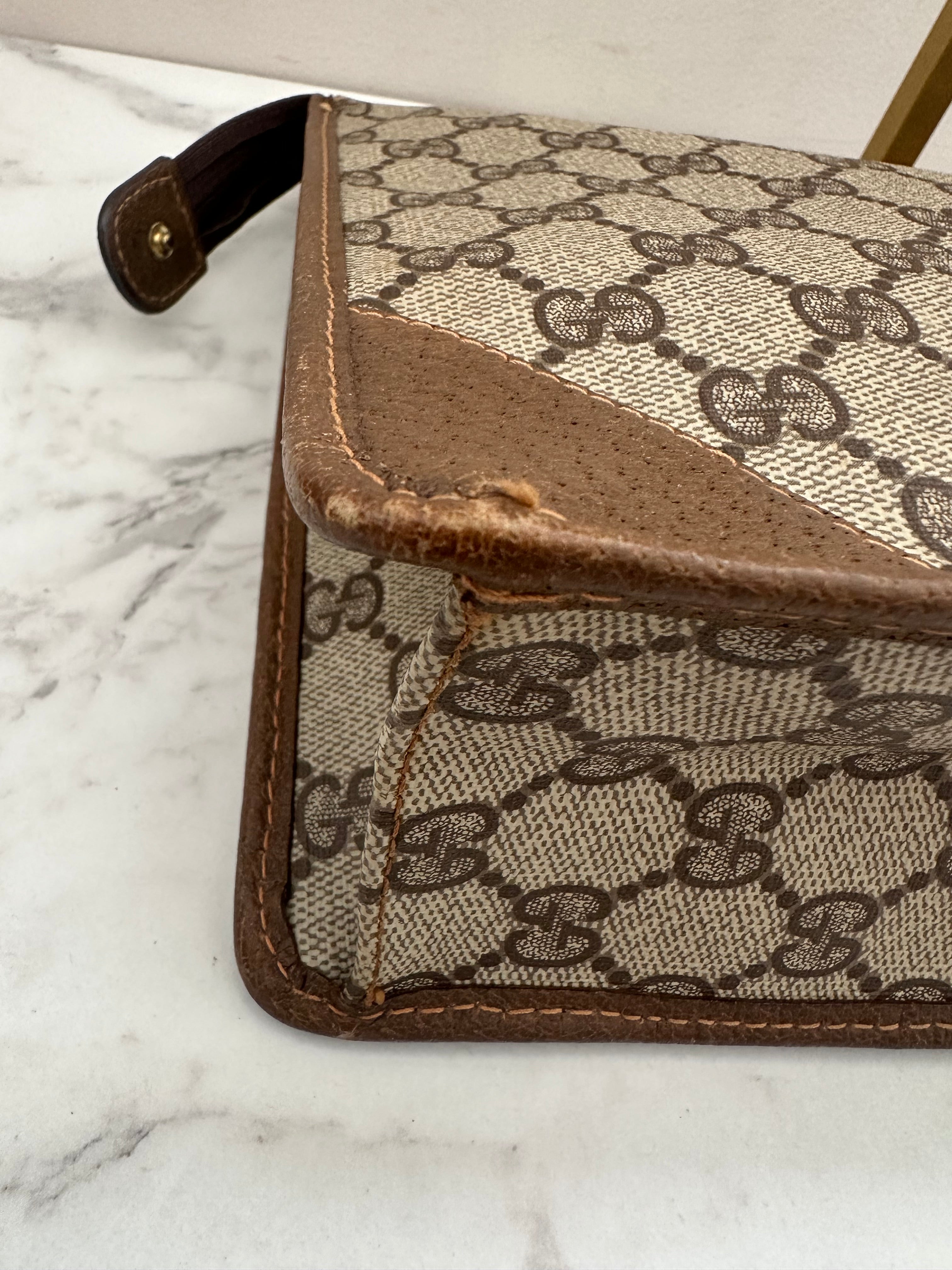 Gucci Pochette Supreme