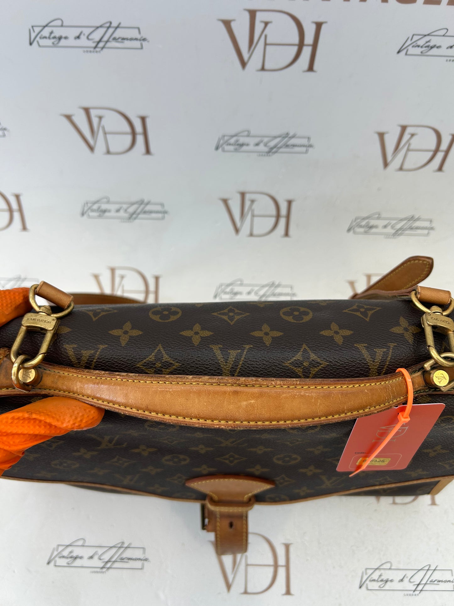 018325 - Louis Vuitton Beverly