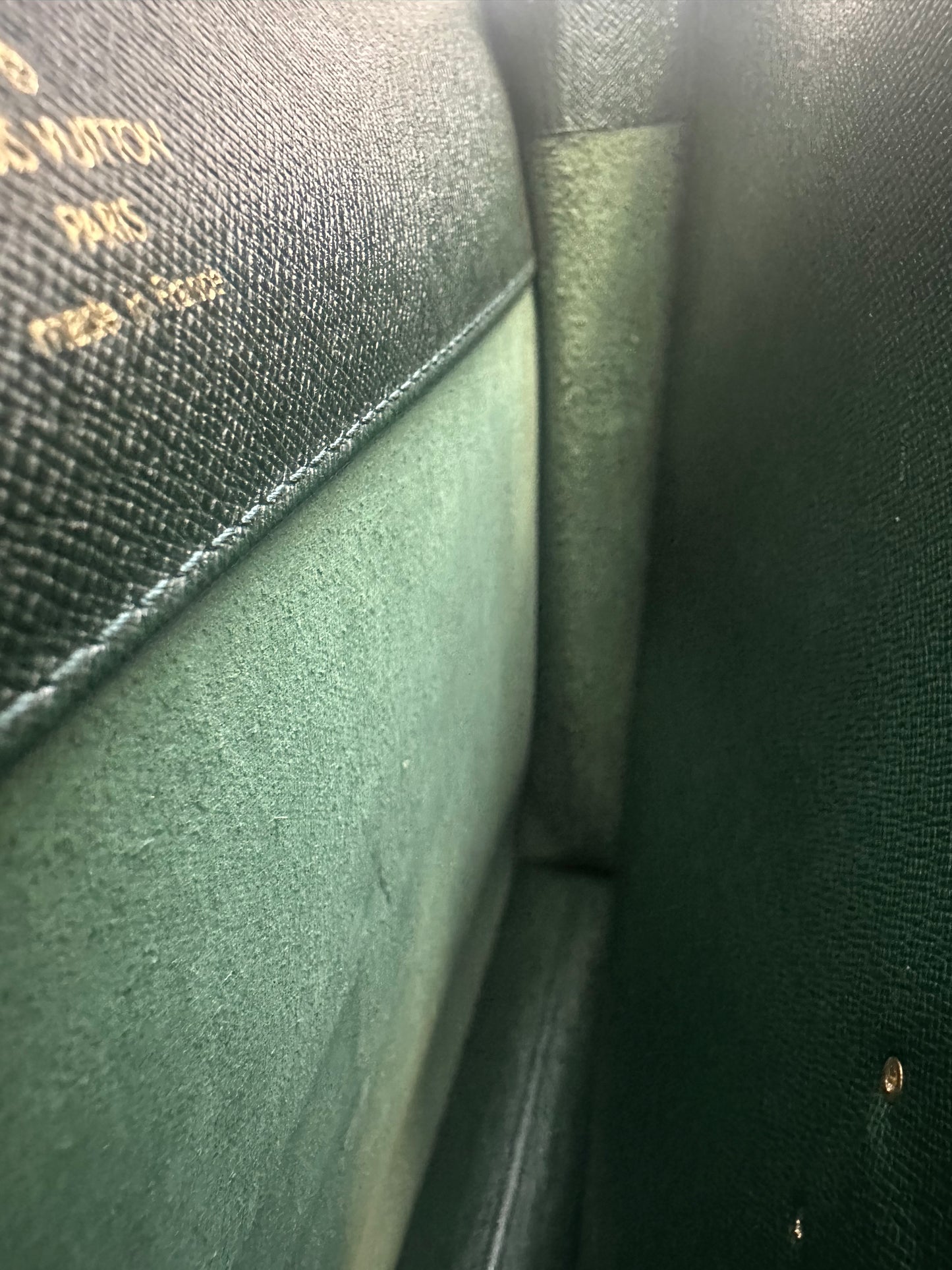 Louis Vuitton Taiga Serviette Kourad