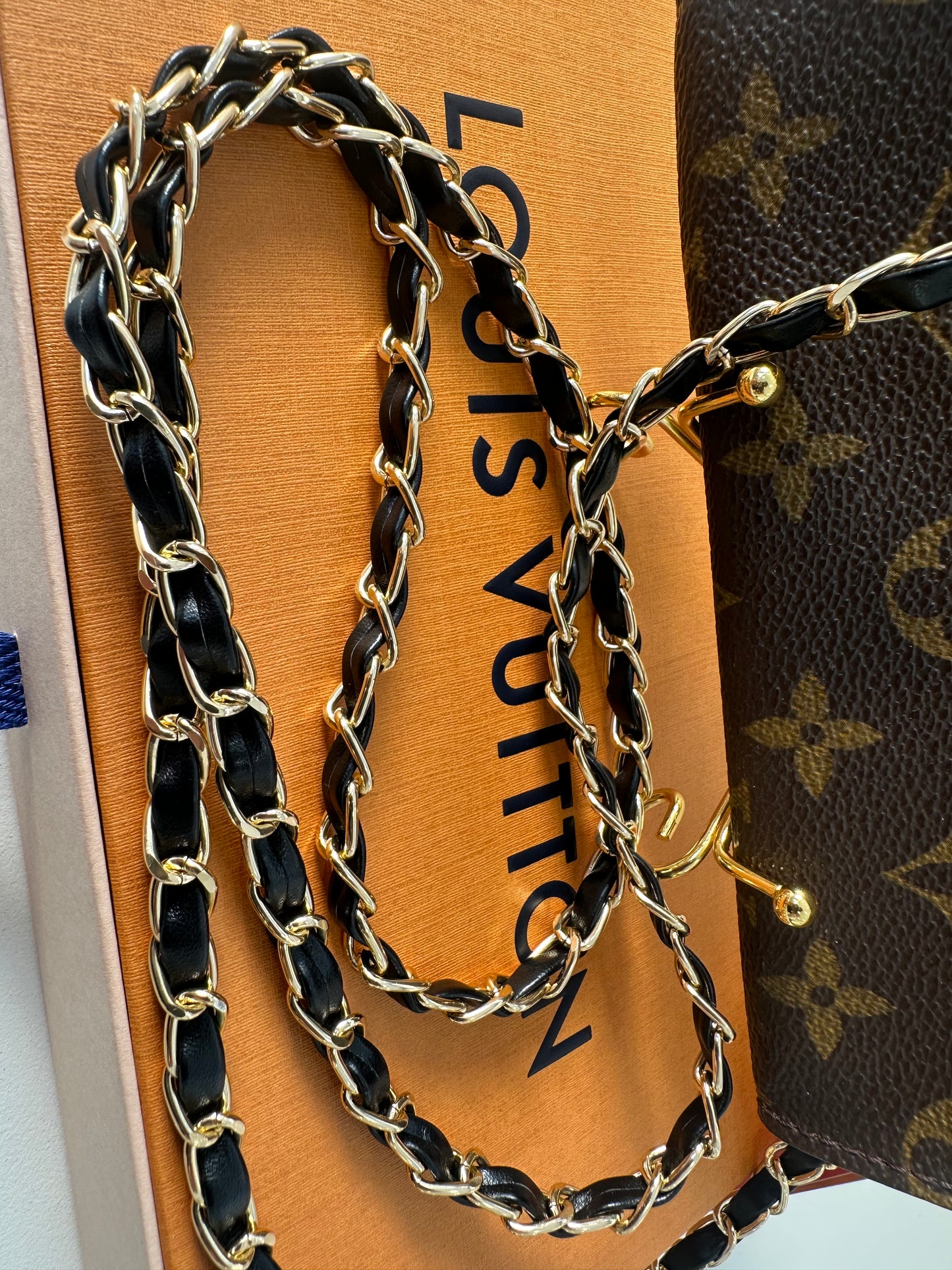 Louis Vuitton Pochette Bucket