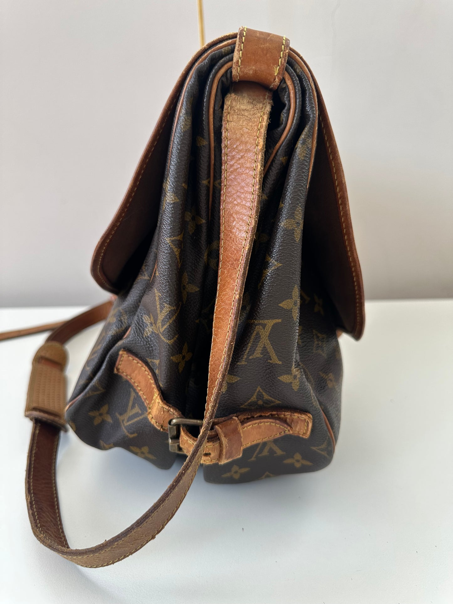 Louis Vuitton Saumur35