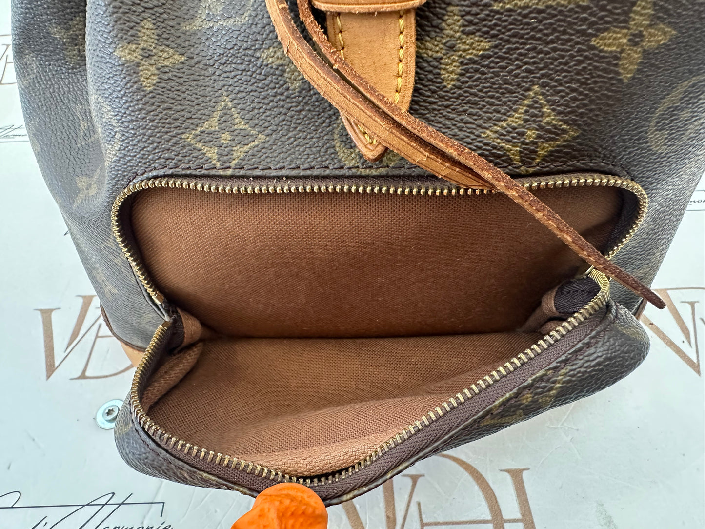 017912 - Louis Vuitton Montsouris MM