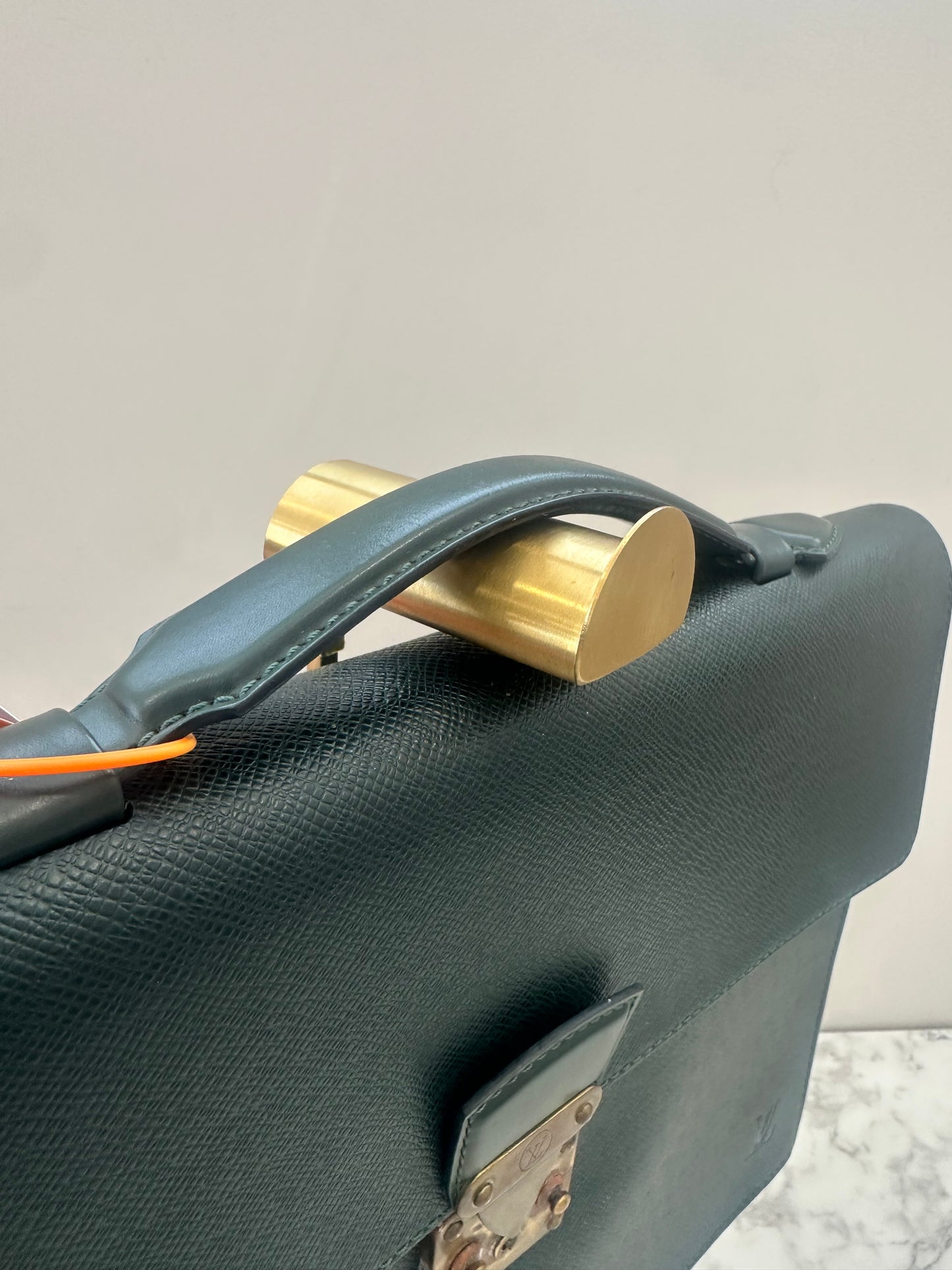 Louis Vuitton Taiga Serviette Kourad