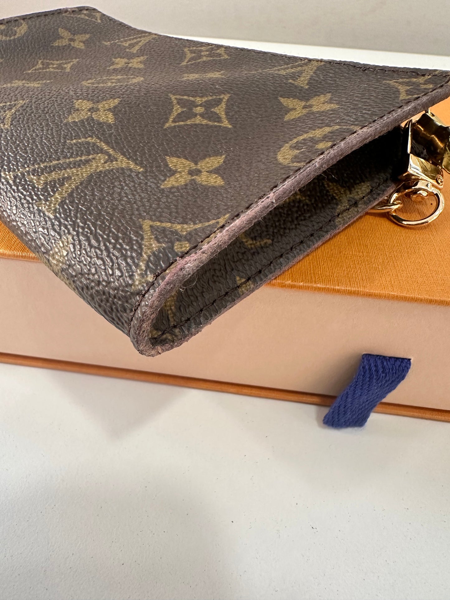 Louis Vuitton Pochette Bucket