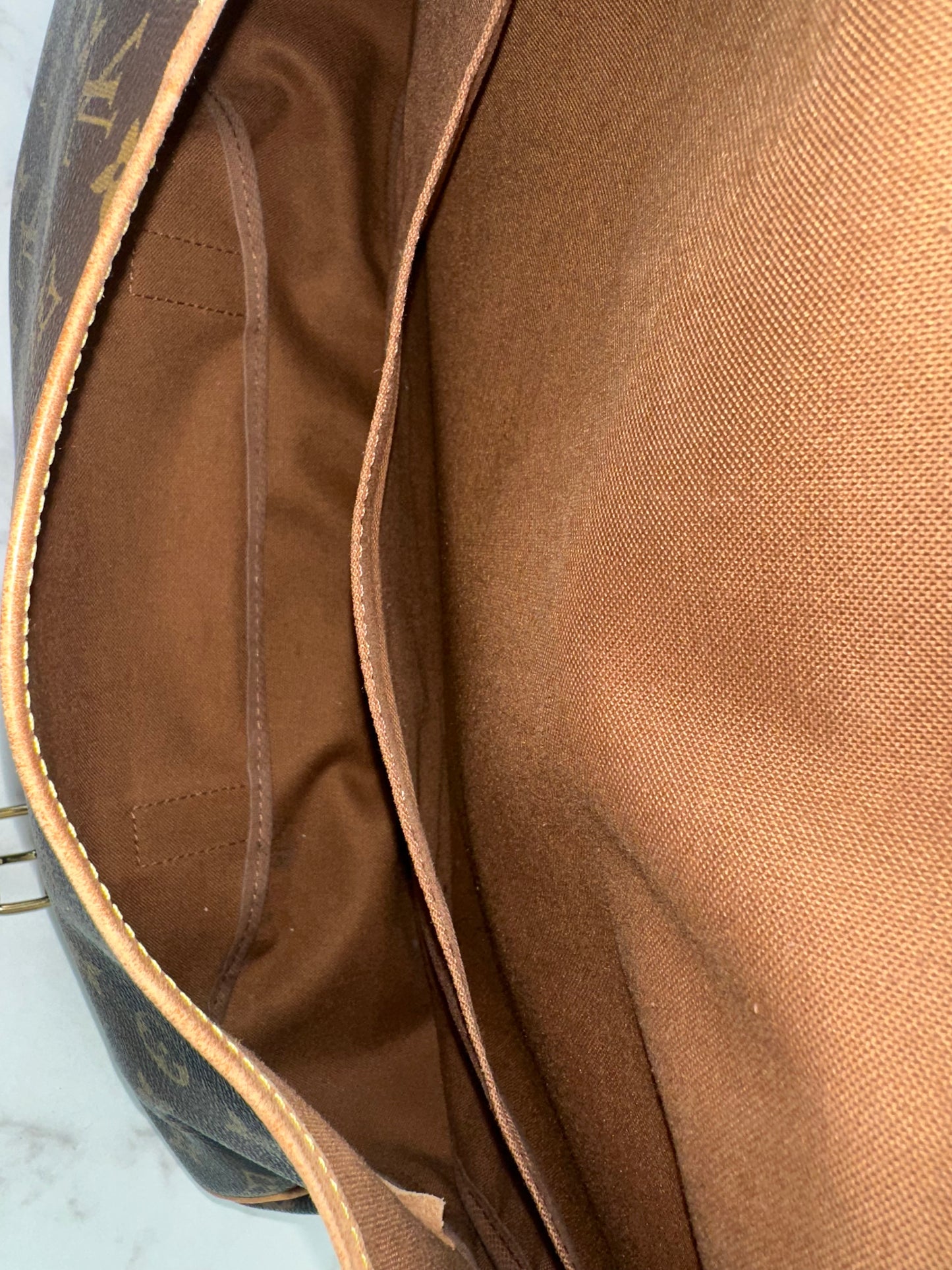 Louis Vuitton Saumur 43