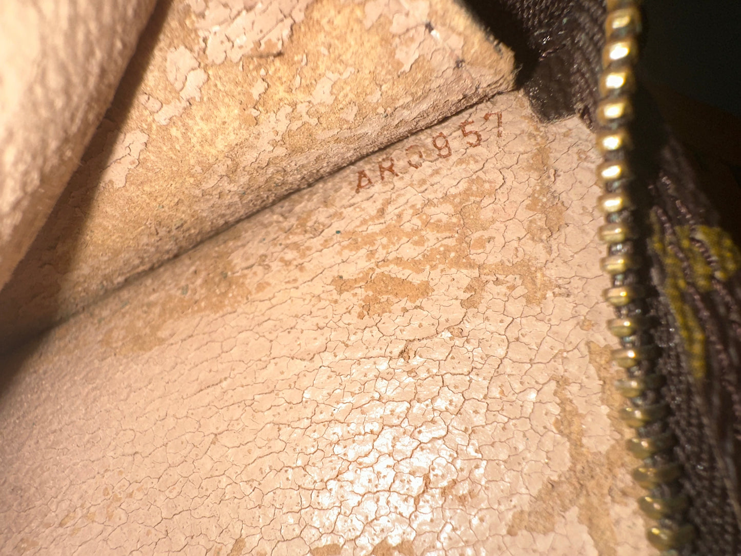 Louis Vuitton Pochette Bucket