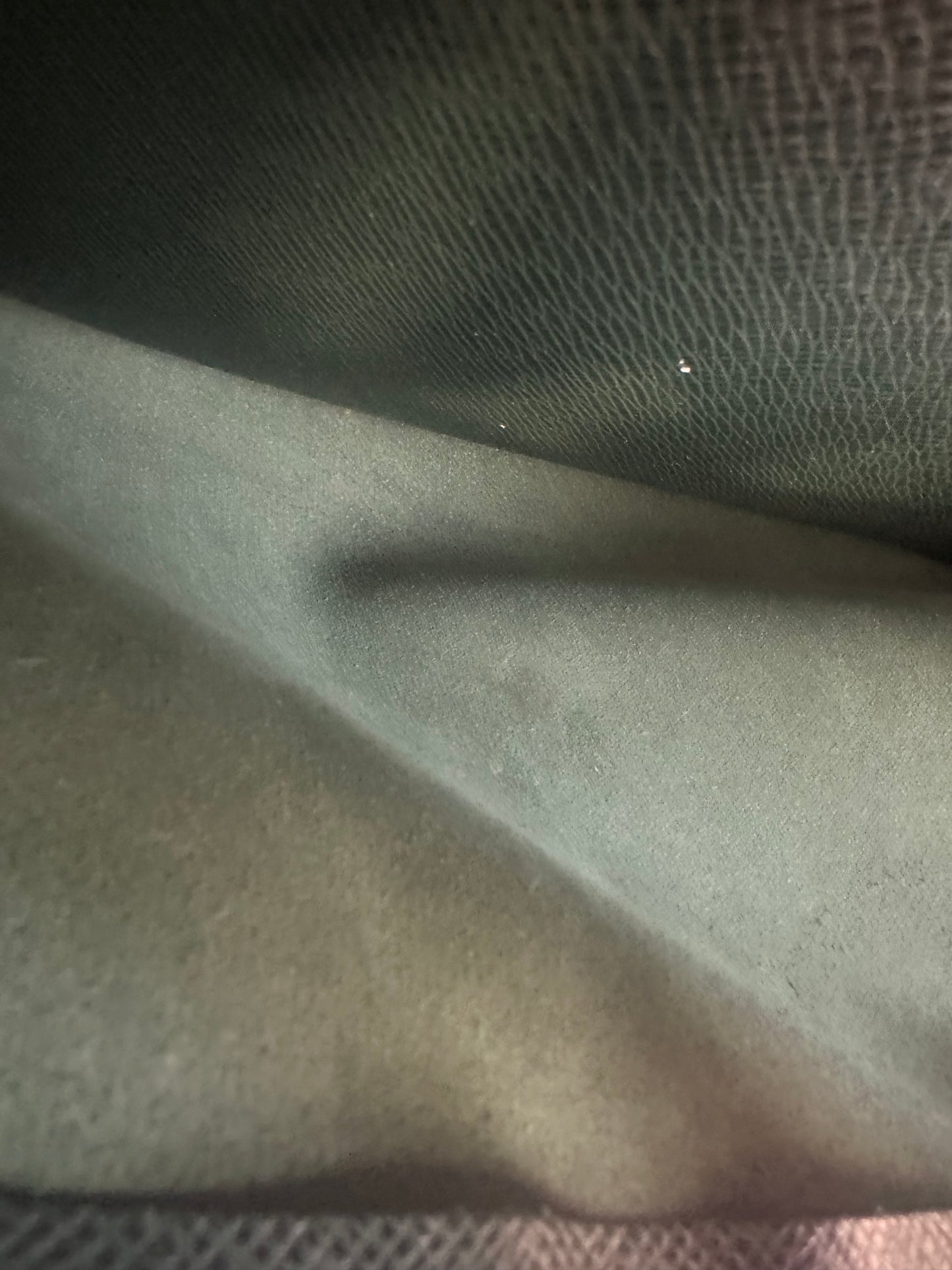 Louis Vuitton Taiga Serviette Kourad