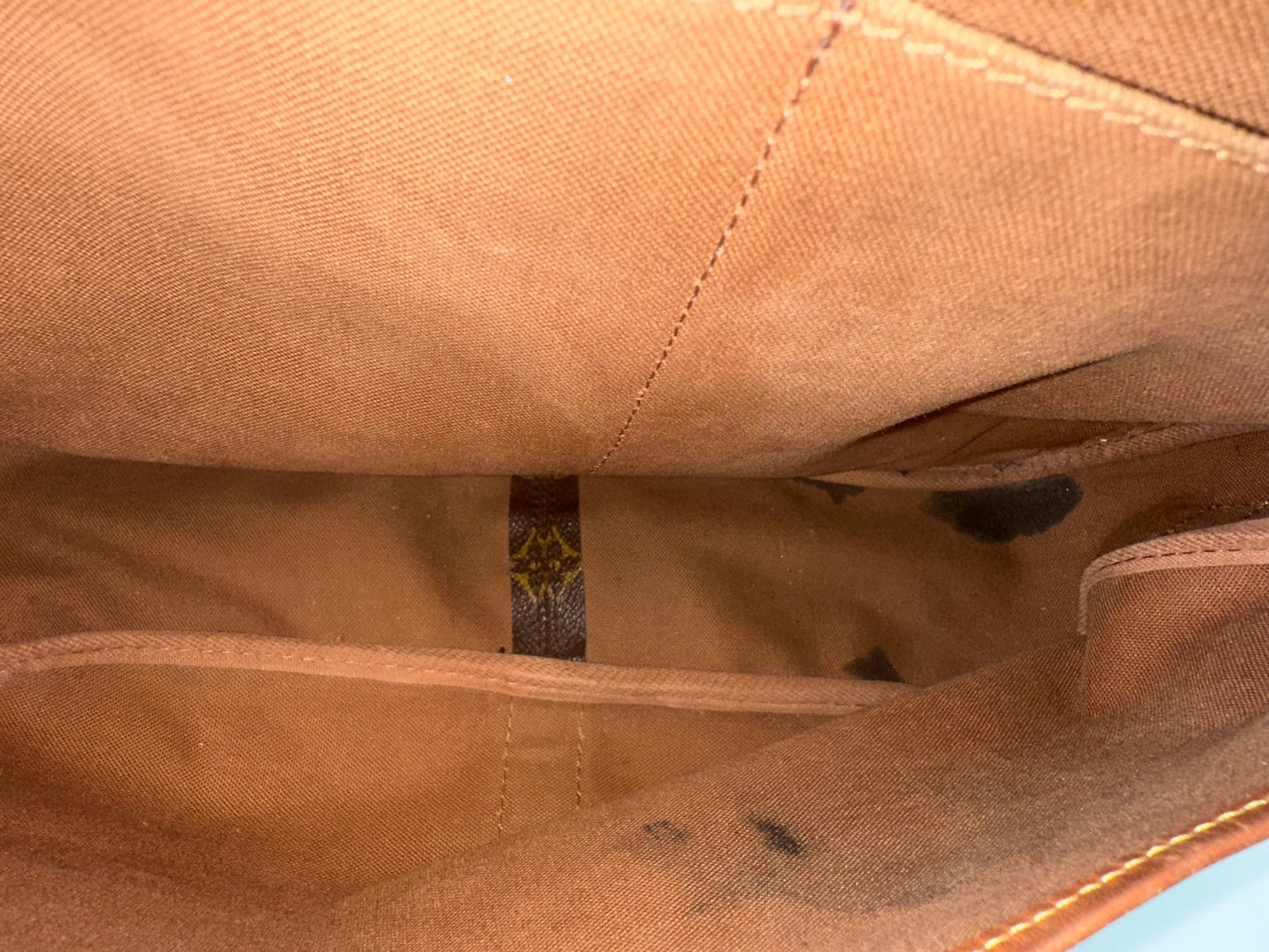 Louis Vuitton Saumur35
