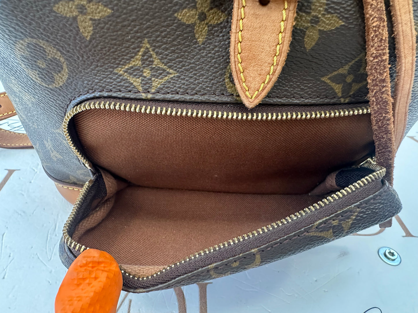 016867 - Louis Vuitton Montsouris MM