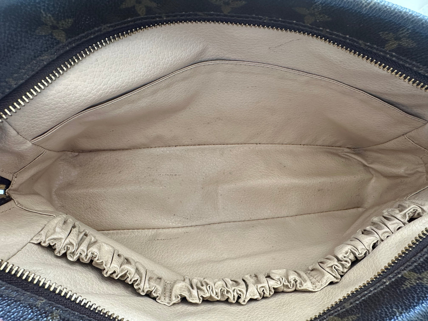Louis Vuitton Trousse Toilette 28