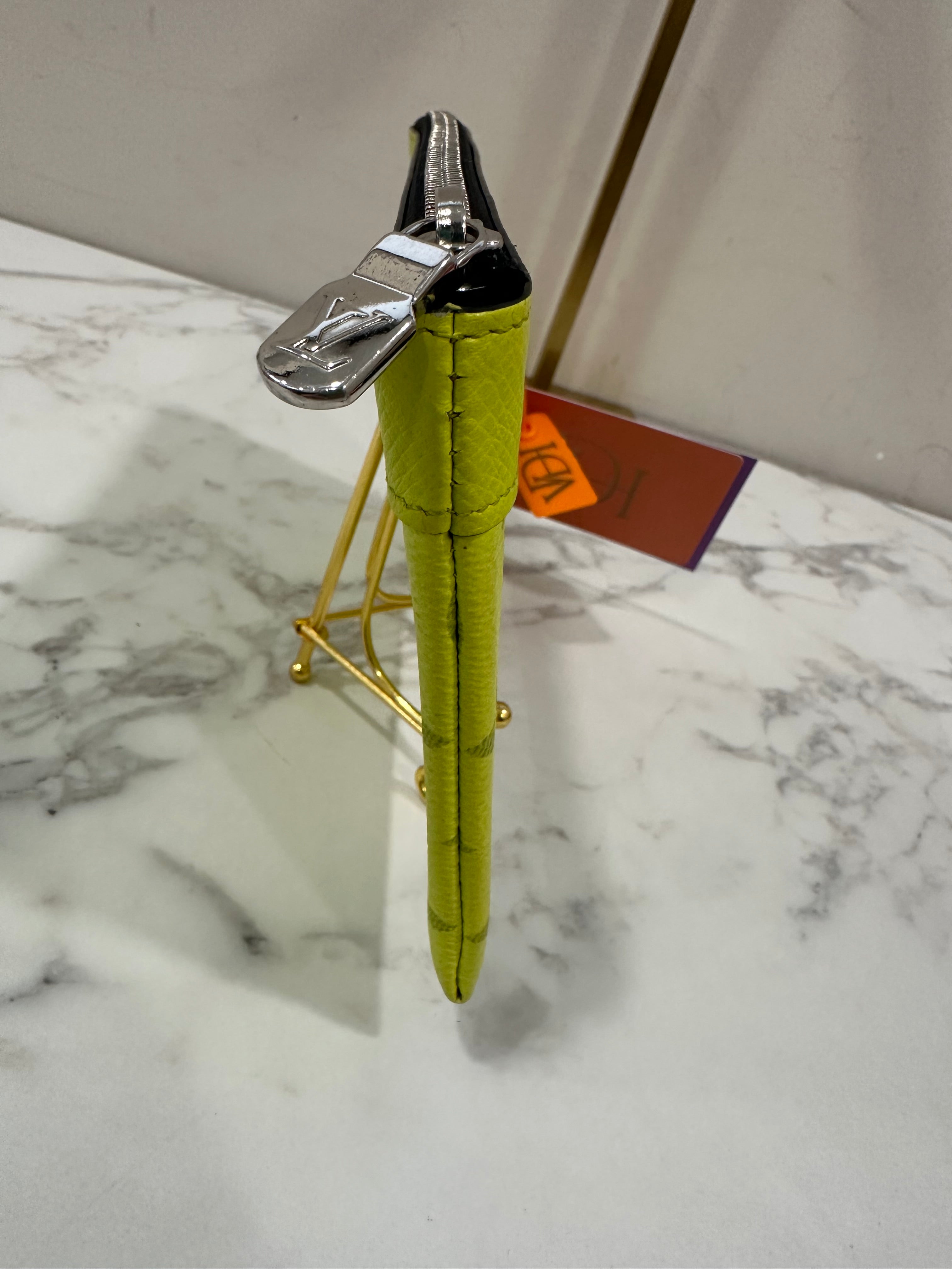 Louis Vuitton Discovery Pochette Fluo