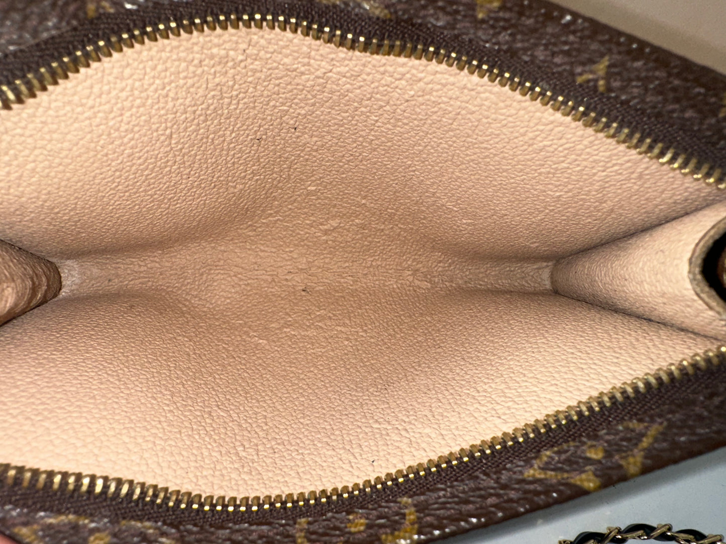 Louis Vuitton Pochette Bucket