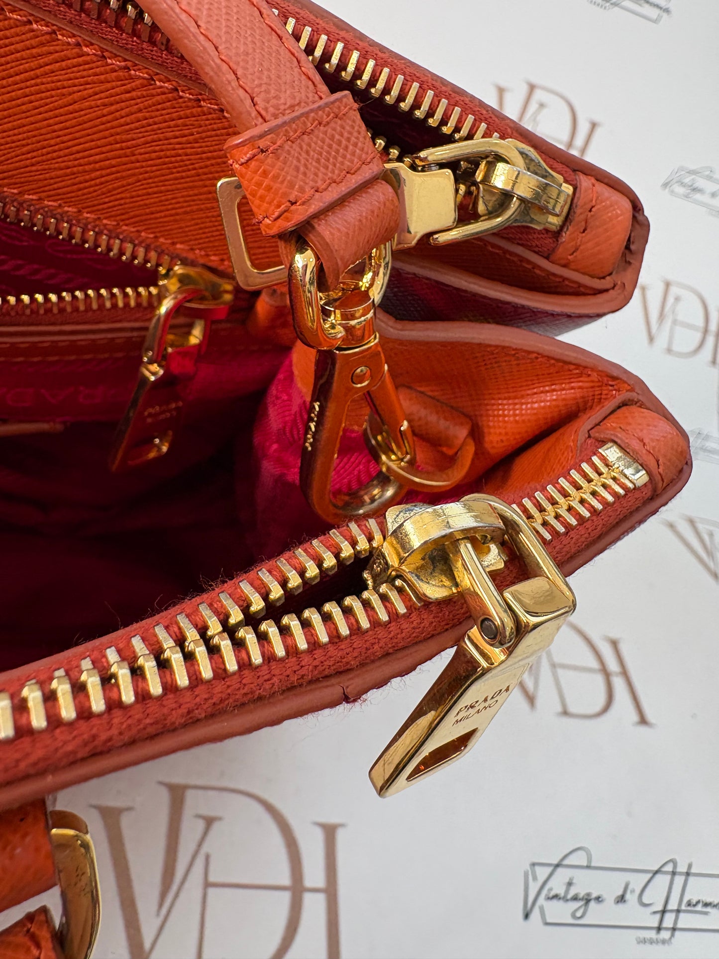 382869 - Prada Galleria