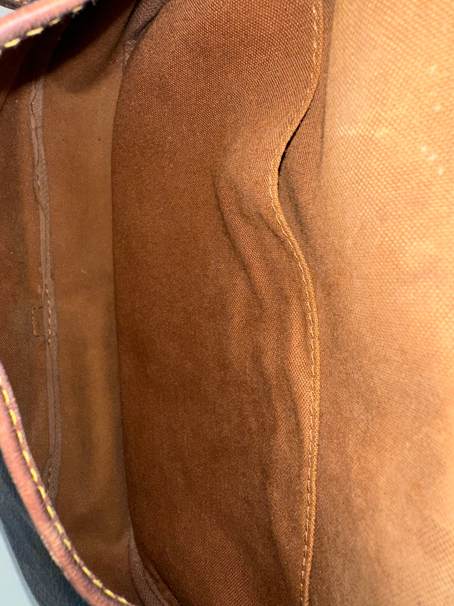 Louis Vuitton Saumur 30