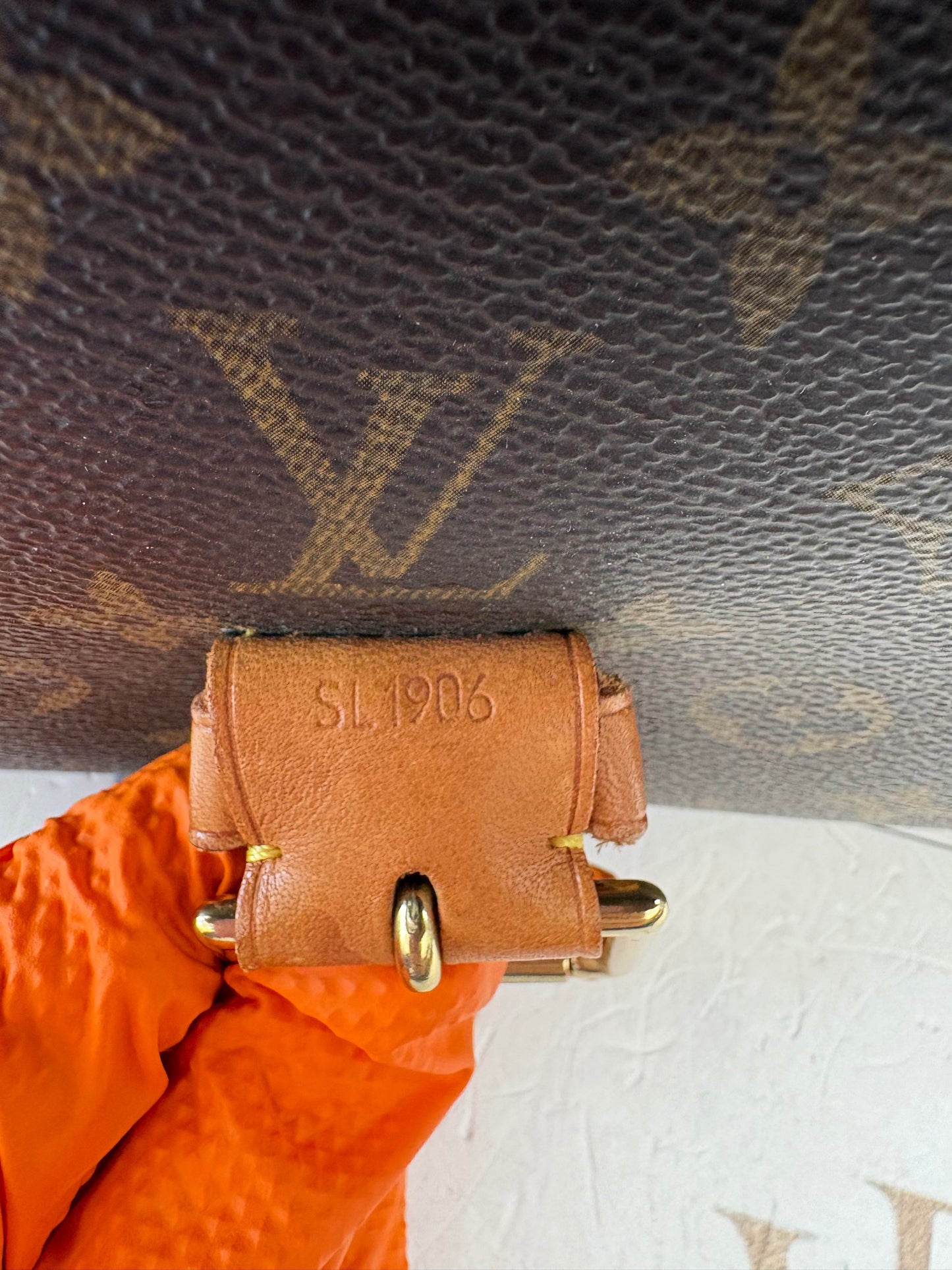 017677 - Louis Vuitton Beverly Business 43