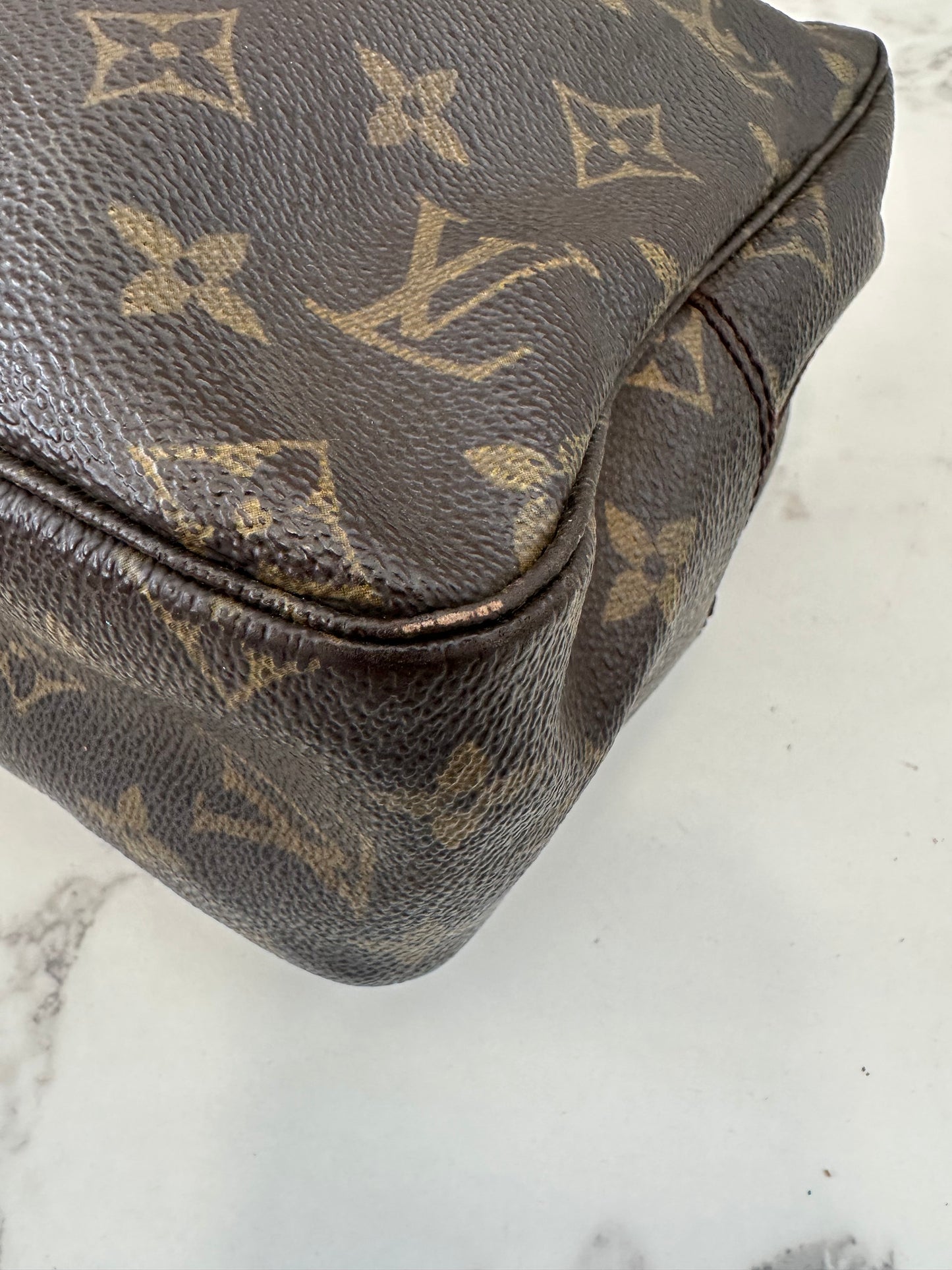 Louis Vuitton Trousse Toilette 28