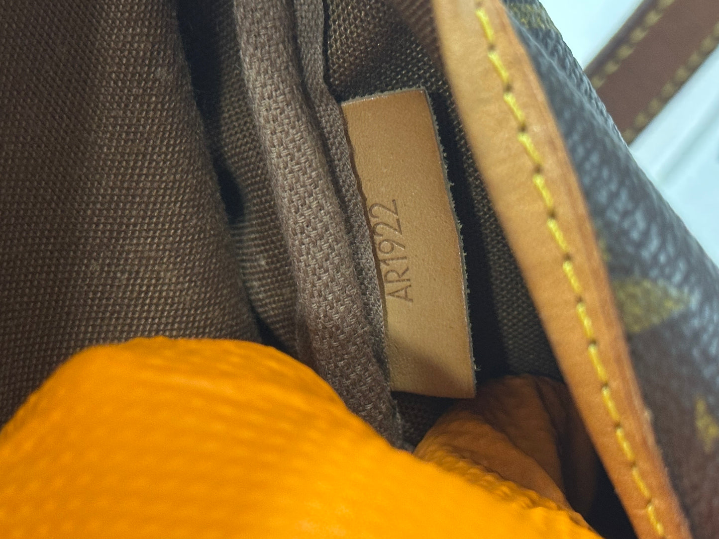 017874 - Louis Vuitton Saumur 30