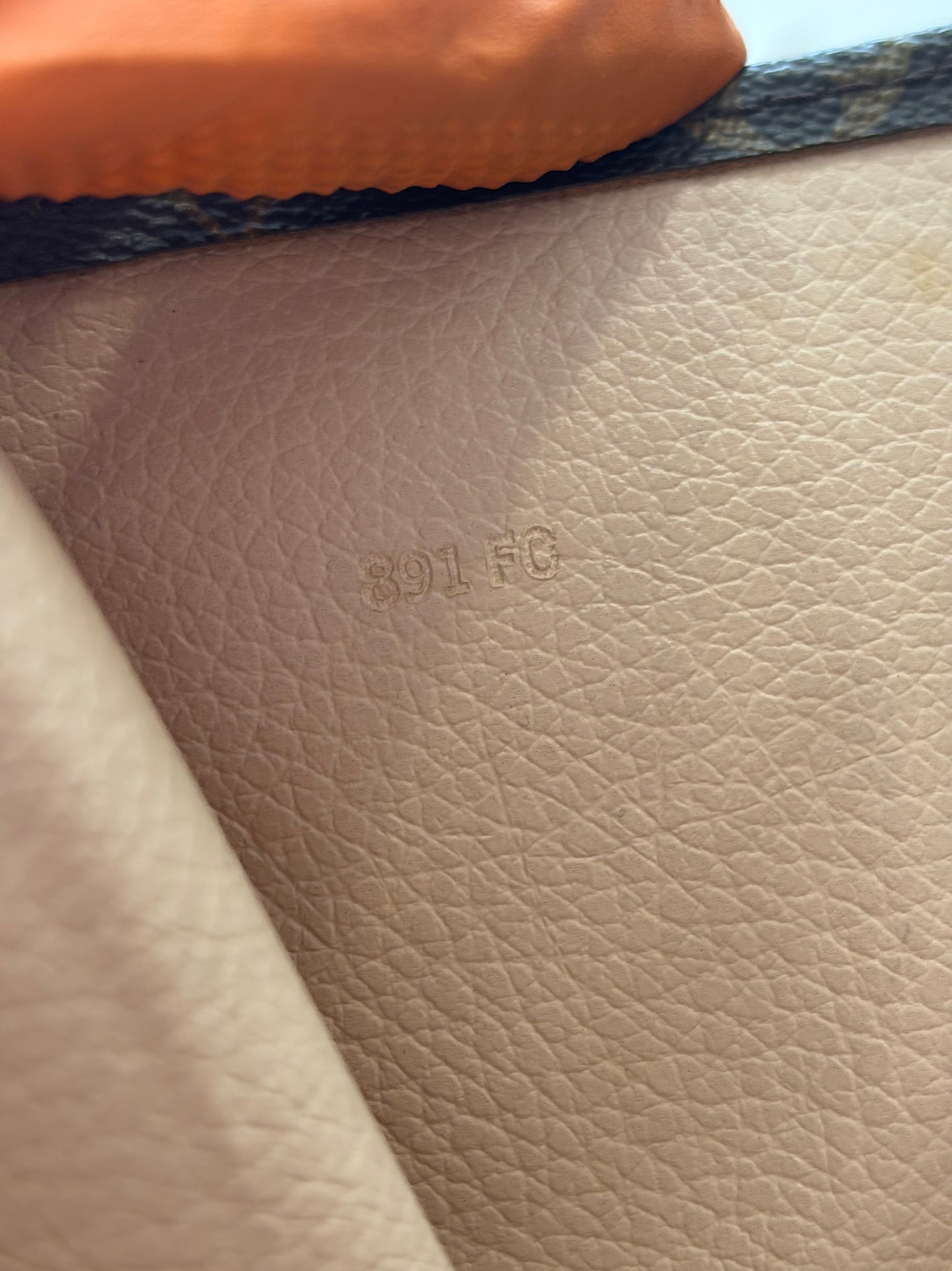 018793 - Louis Vuitton Sac Plat