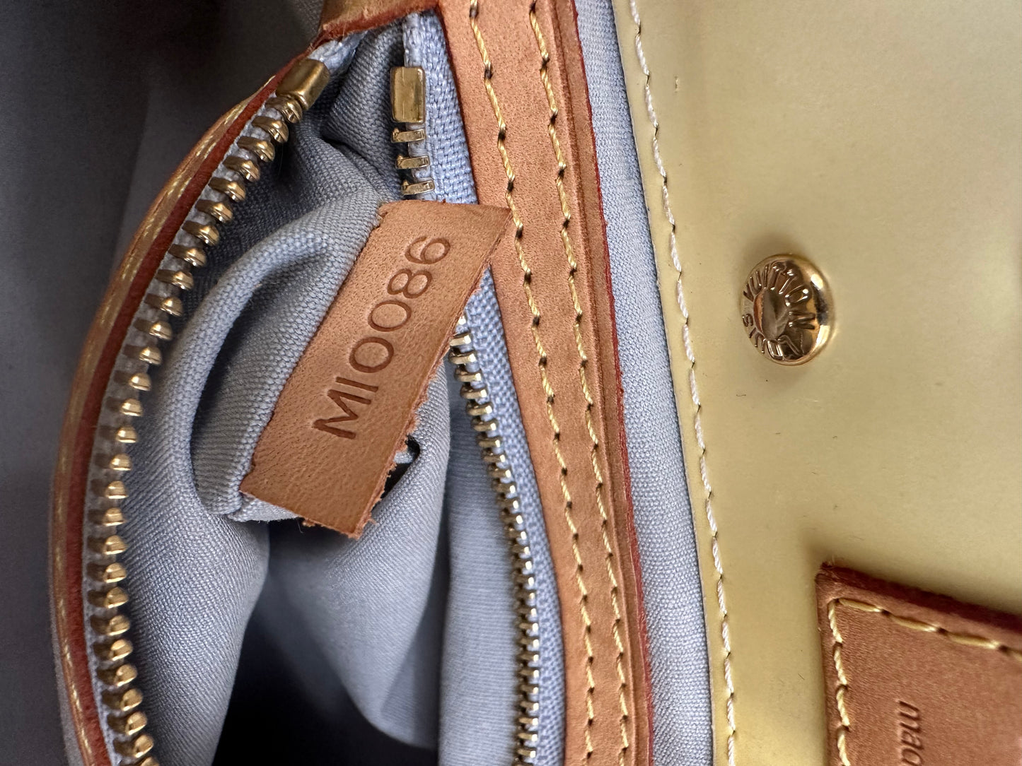 Louis Vuitton Reade PM Vernis Yellow