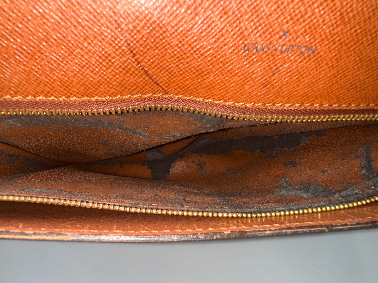 Louis Vuitton Porte Documents Band
