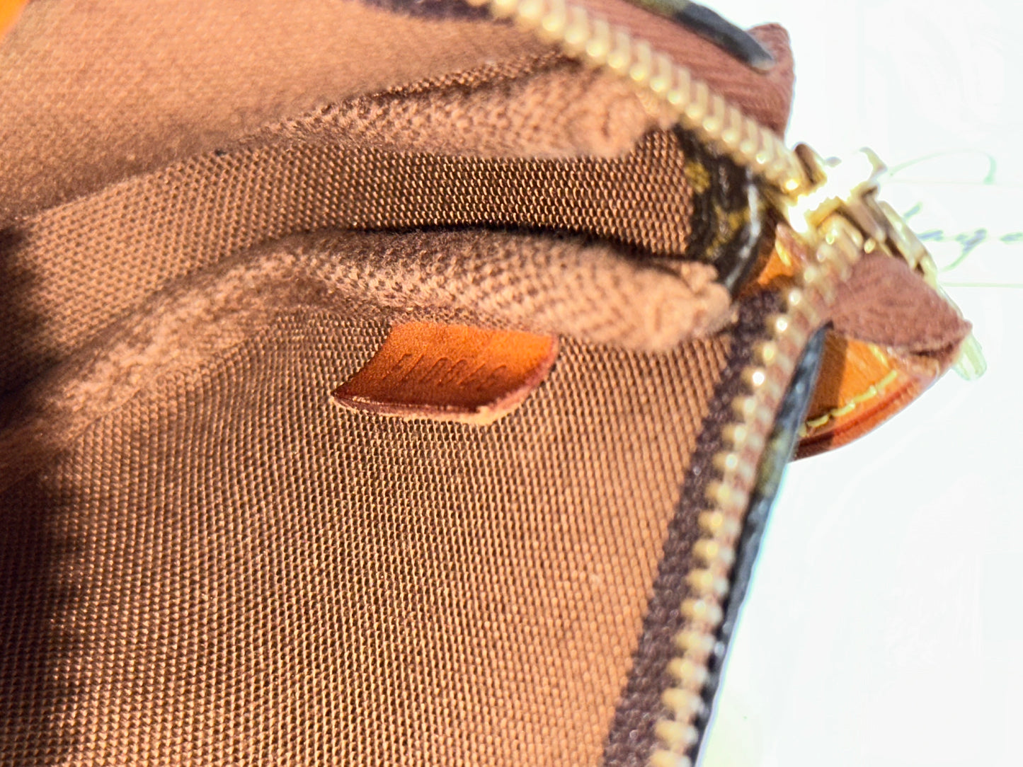 017818 - Louis Vuitton Pochette
